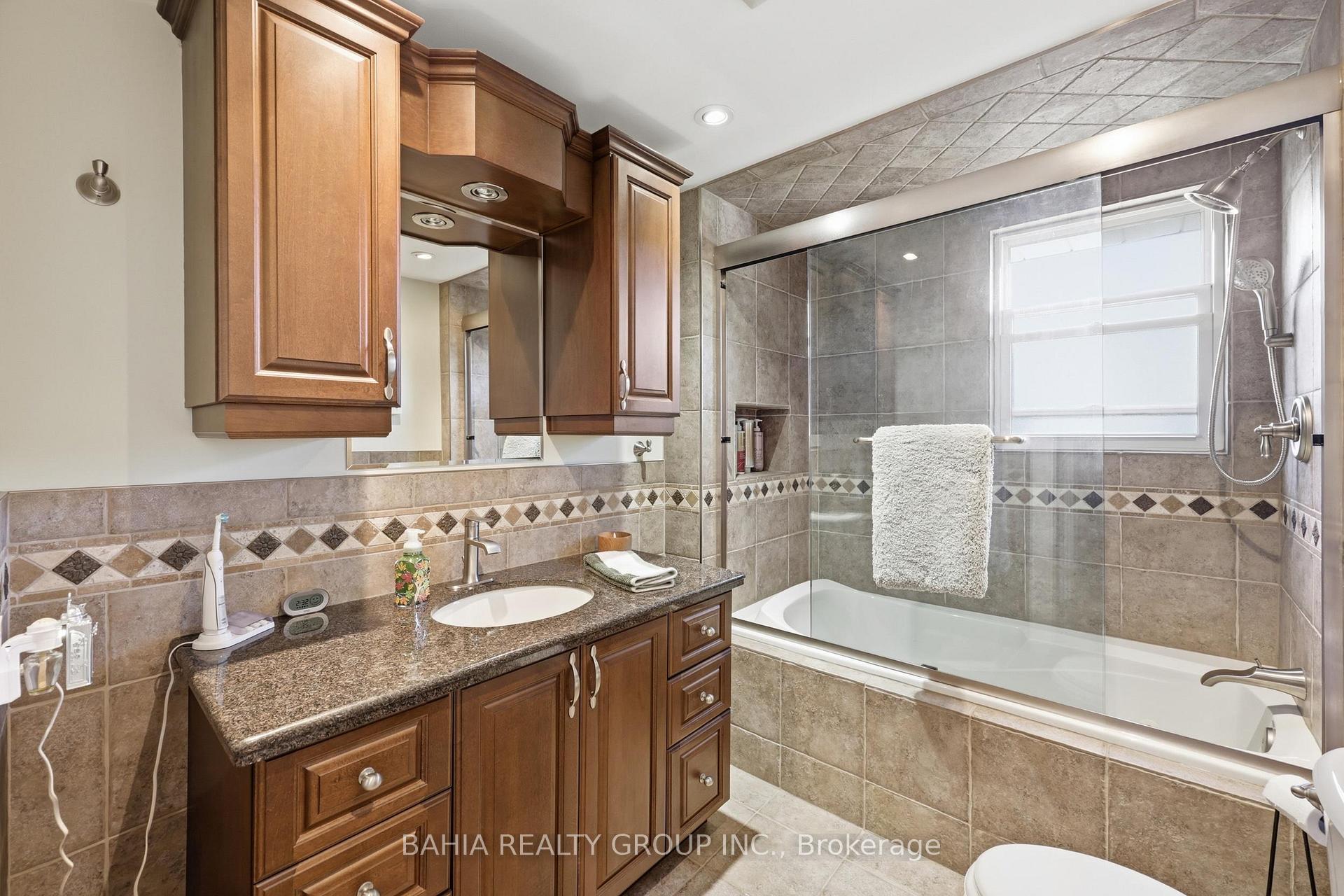 Photo 19 of 3 Kenwood Crescent, Hamilton, Huntington — HOMEH