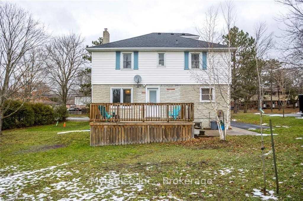 Photo 3 of 853 Fairbairn Street, Peterborough, North — HOMEH