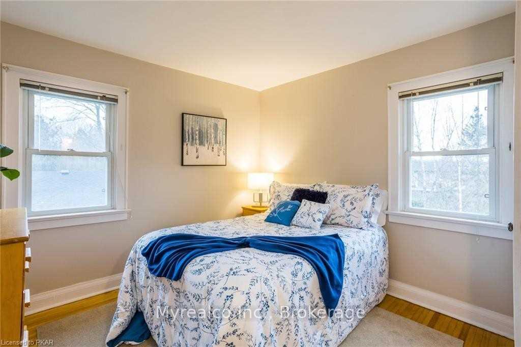 Photo 11 of 853 Fairbairn Street, Peterborough, North — HOMEH