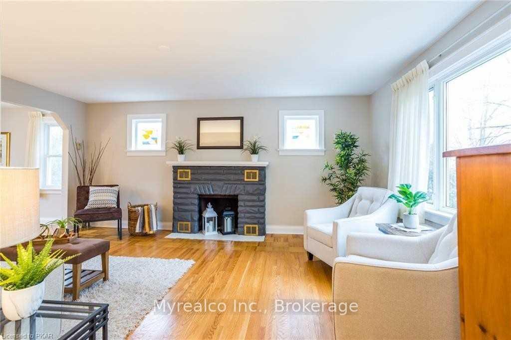 Photo 13 of 853 Fairbairn Street, Peterborough, North — HOMEH