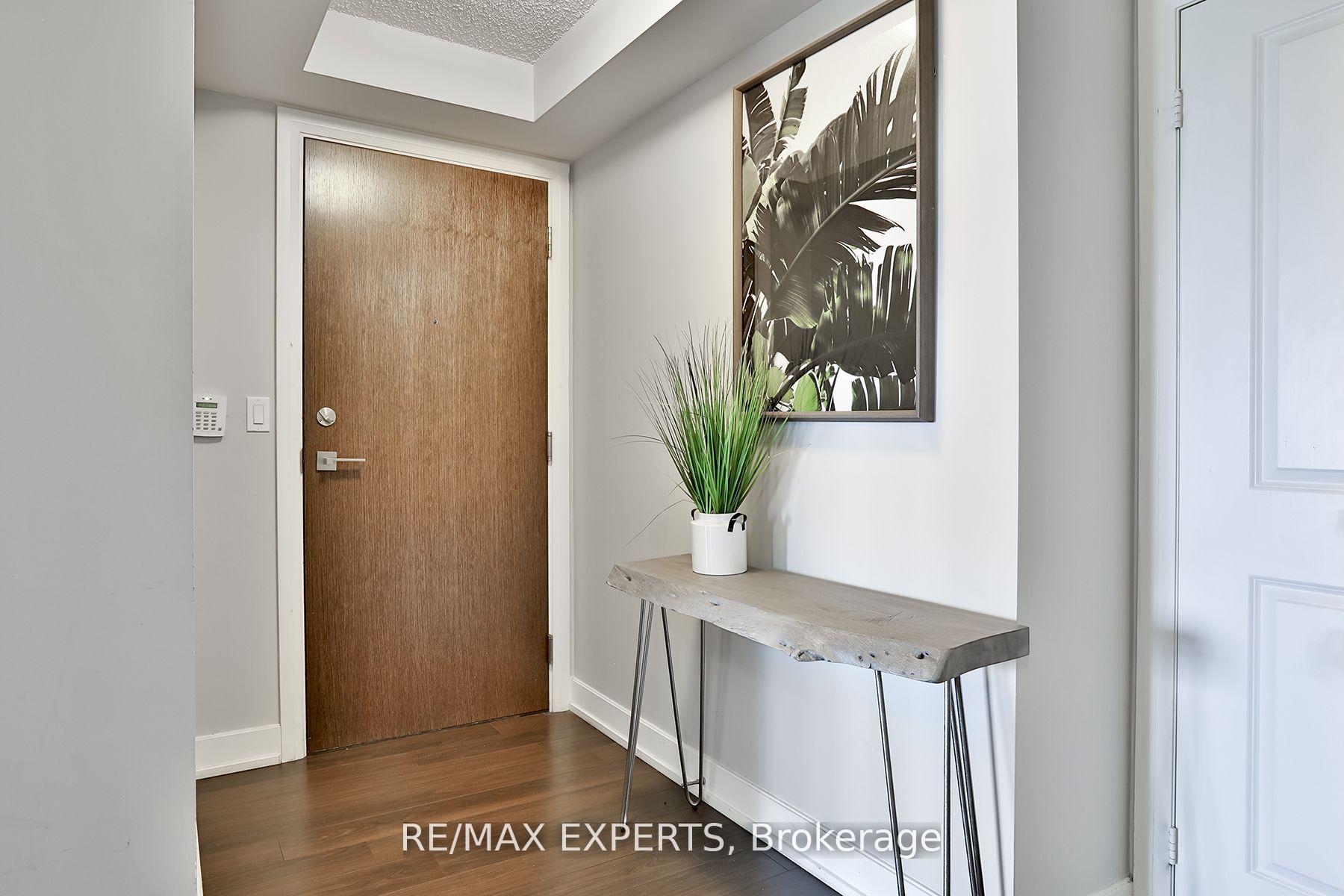 Photo 4 of Unit 2021, 2 Eva Road, Etobicoke, Etobicoke West Mall — HOMEH
