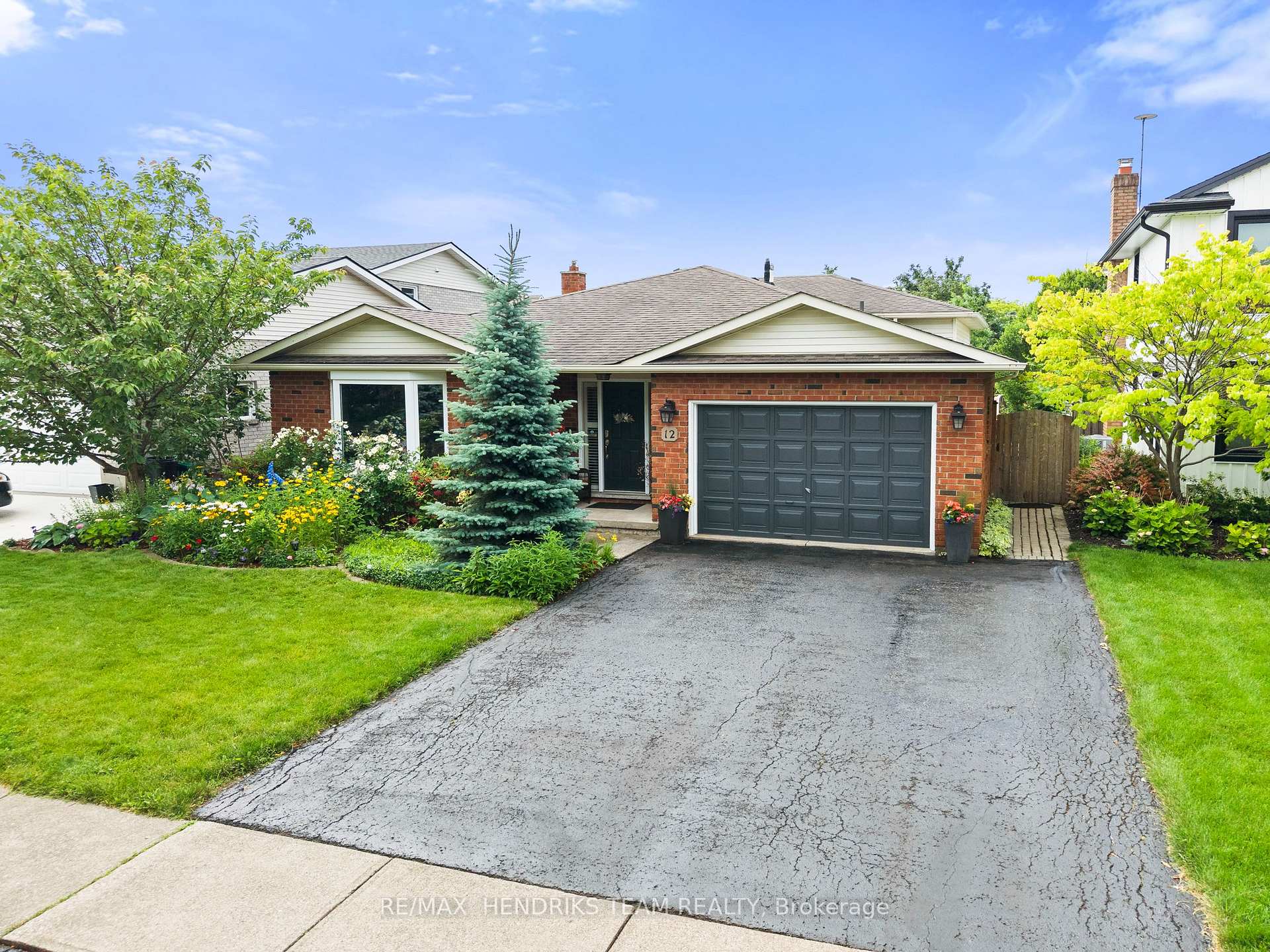 Photo 1 of 12 Stonebridge Gate, St. Catharines, Grapeview — HOMEH