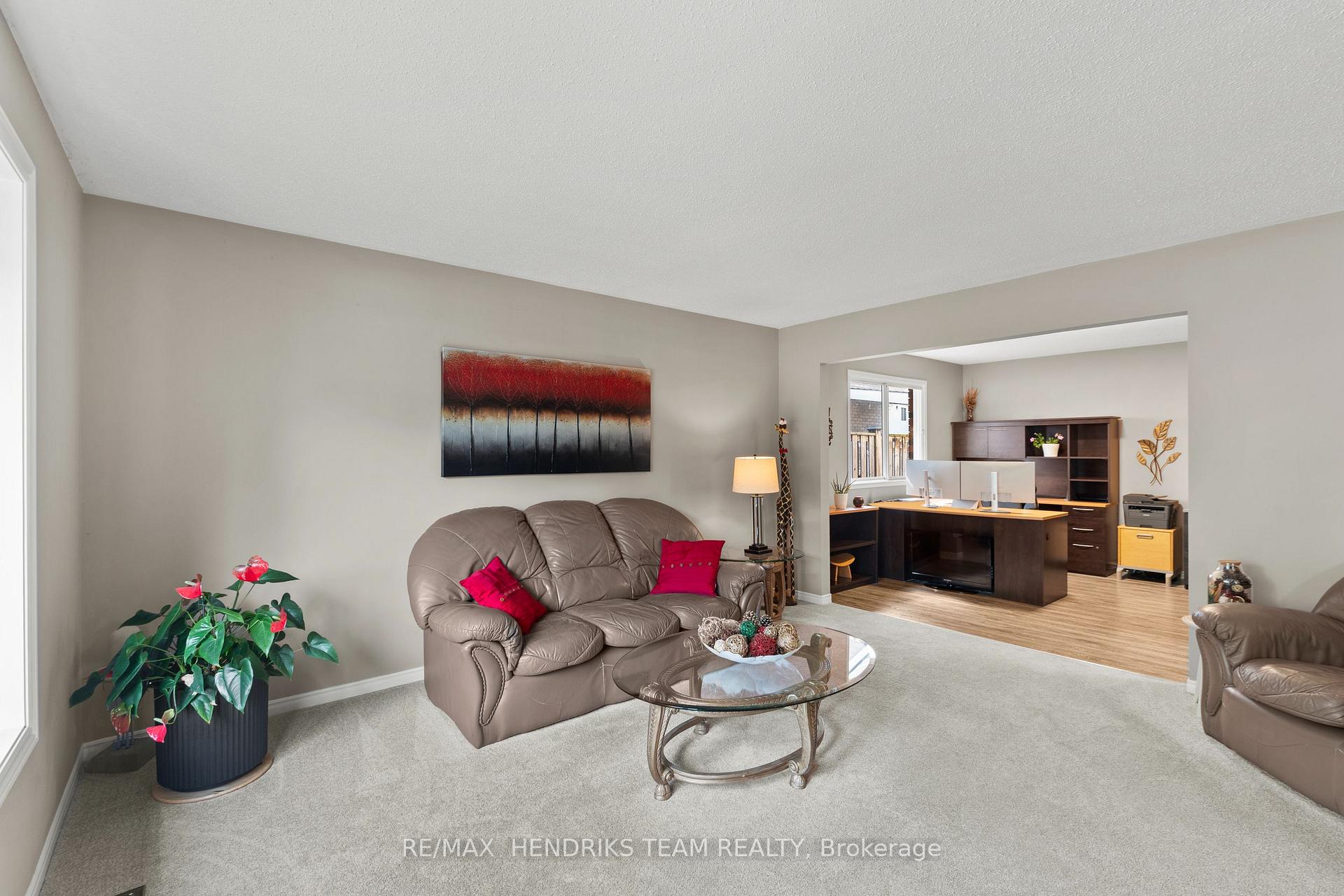 Photo 7 of 12 Stonebridge Gate, St. Catharines, Grapeview — HOMEH