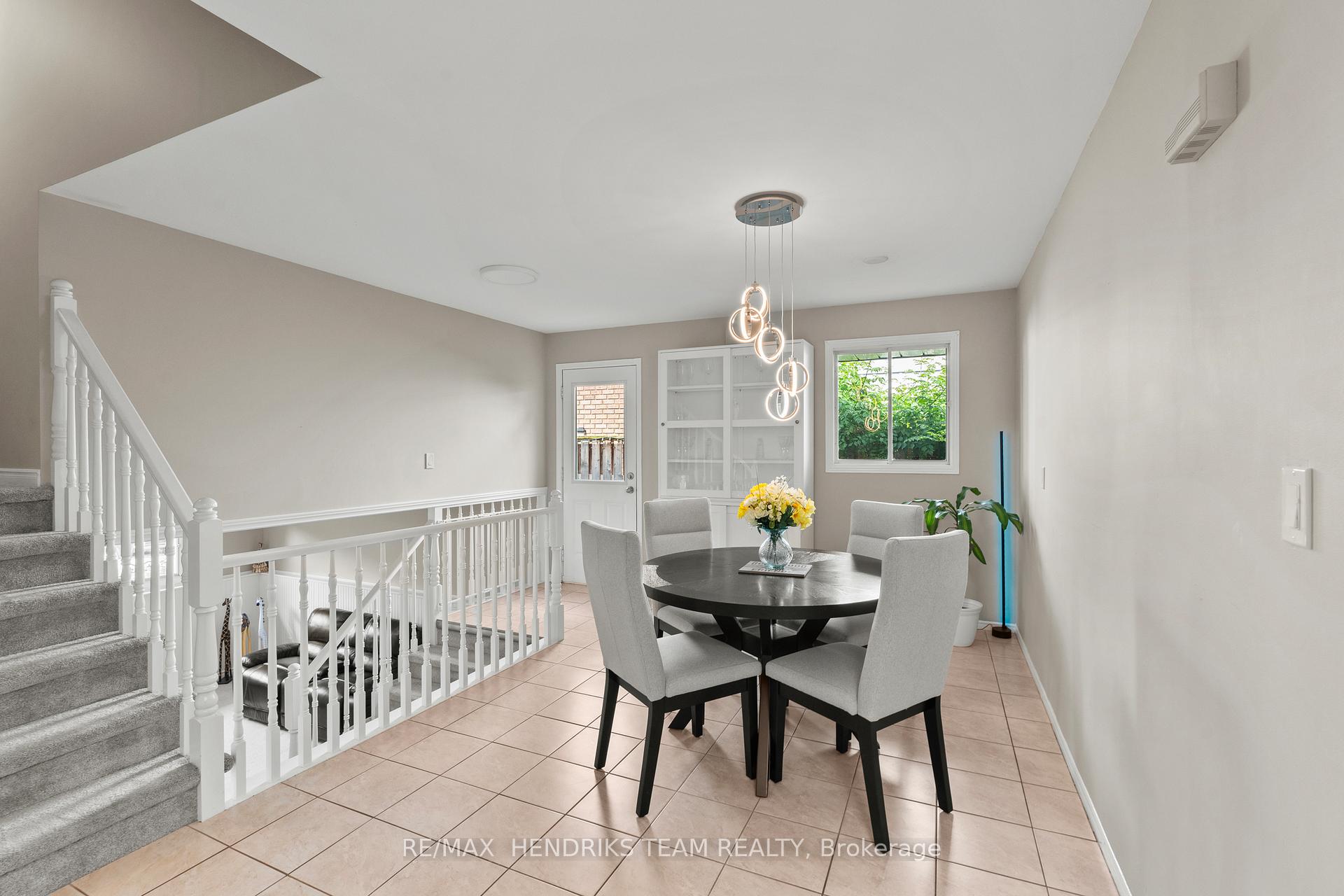 Photo 12 of 12 Stonebridge Gate, St. Catharines, Grapeview — HOMEH