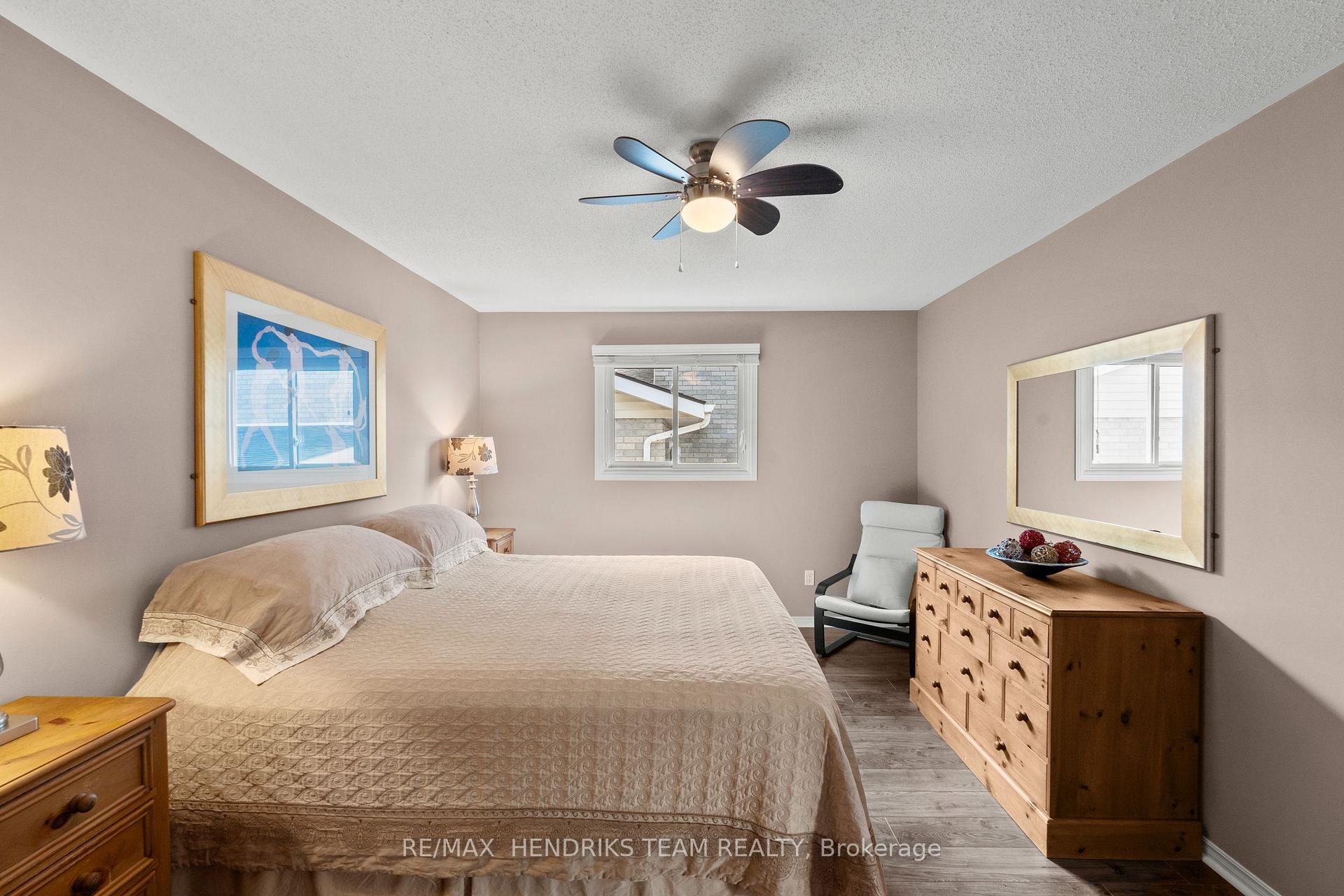 Photo 14 of 12 Stonebridge Gate, St. Catharines, Grapeview — HOMEH