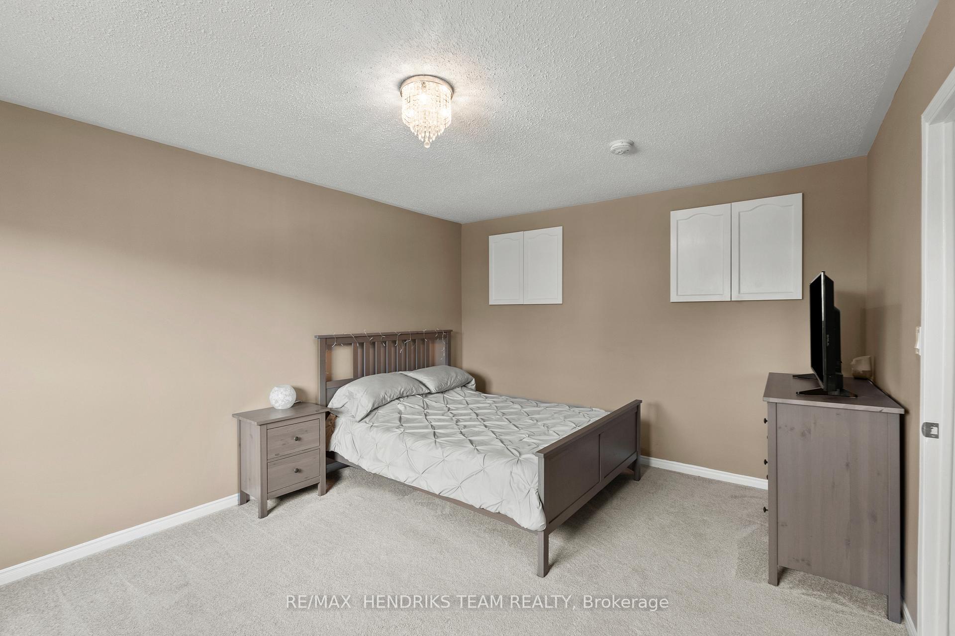 Photo 15 of 12 Stonebridge Gate, St. Catharines, Grapeview — HOMEH