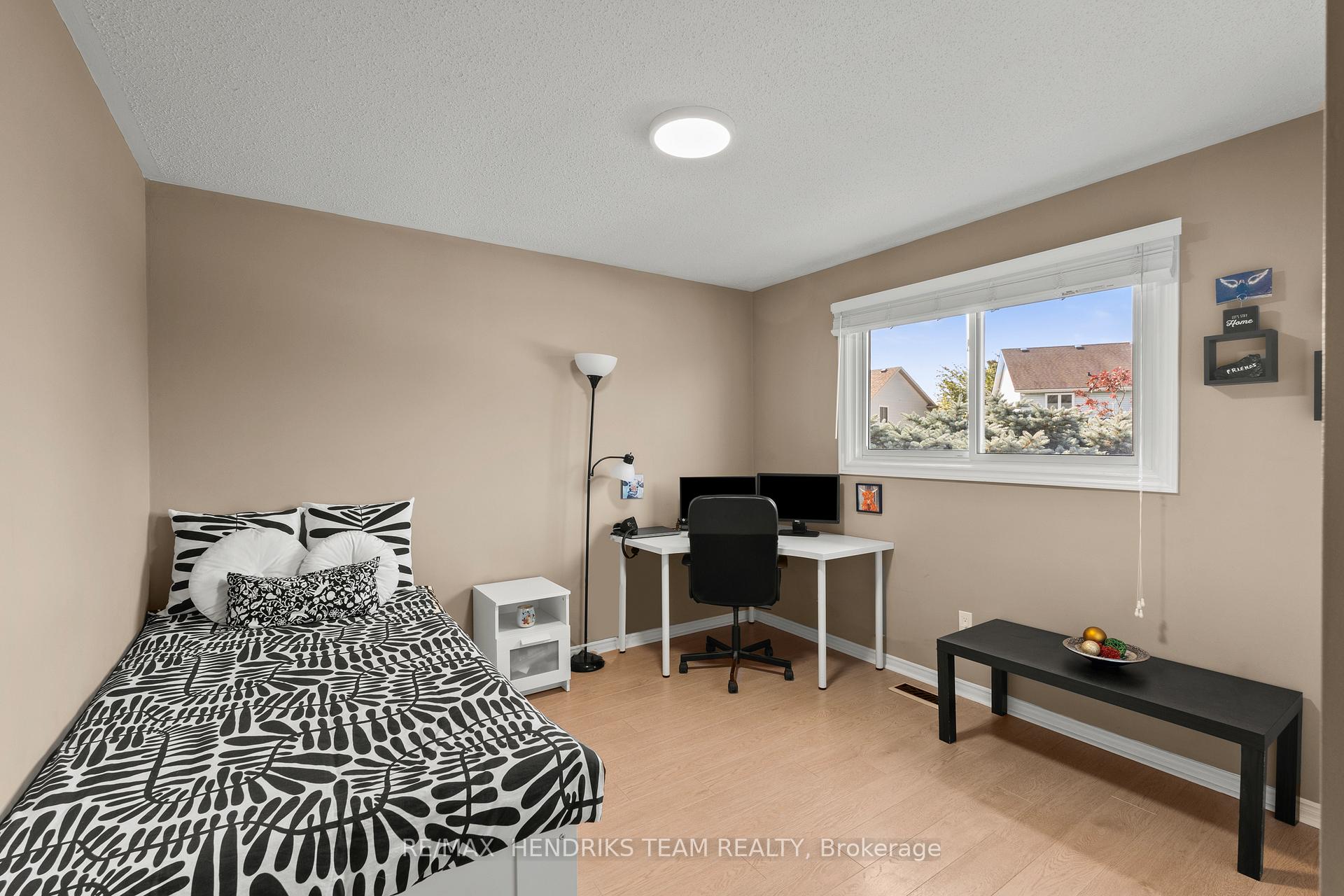 Photo 17 of 12 Stonebridge Gate, St. Catharines, Grapeview — HOMEH