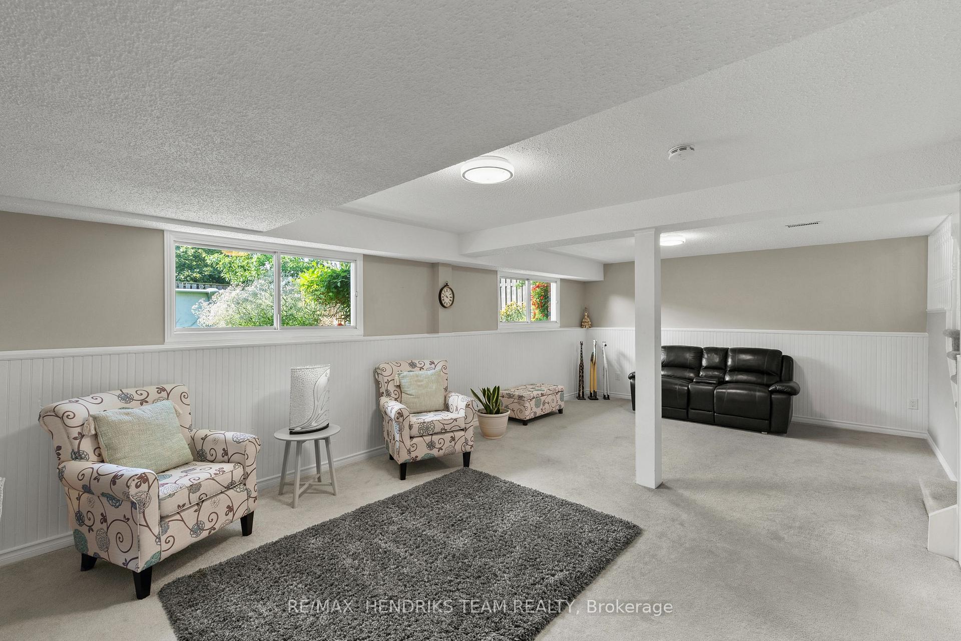 Photo 23 of 12 Stonebridge Gate, St. Catharines, Grapeview — HOMEH