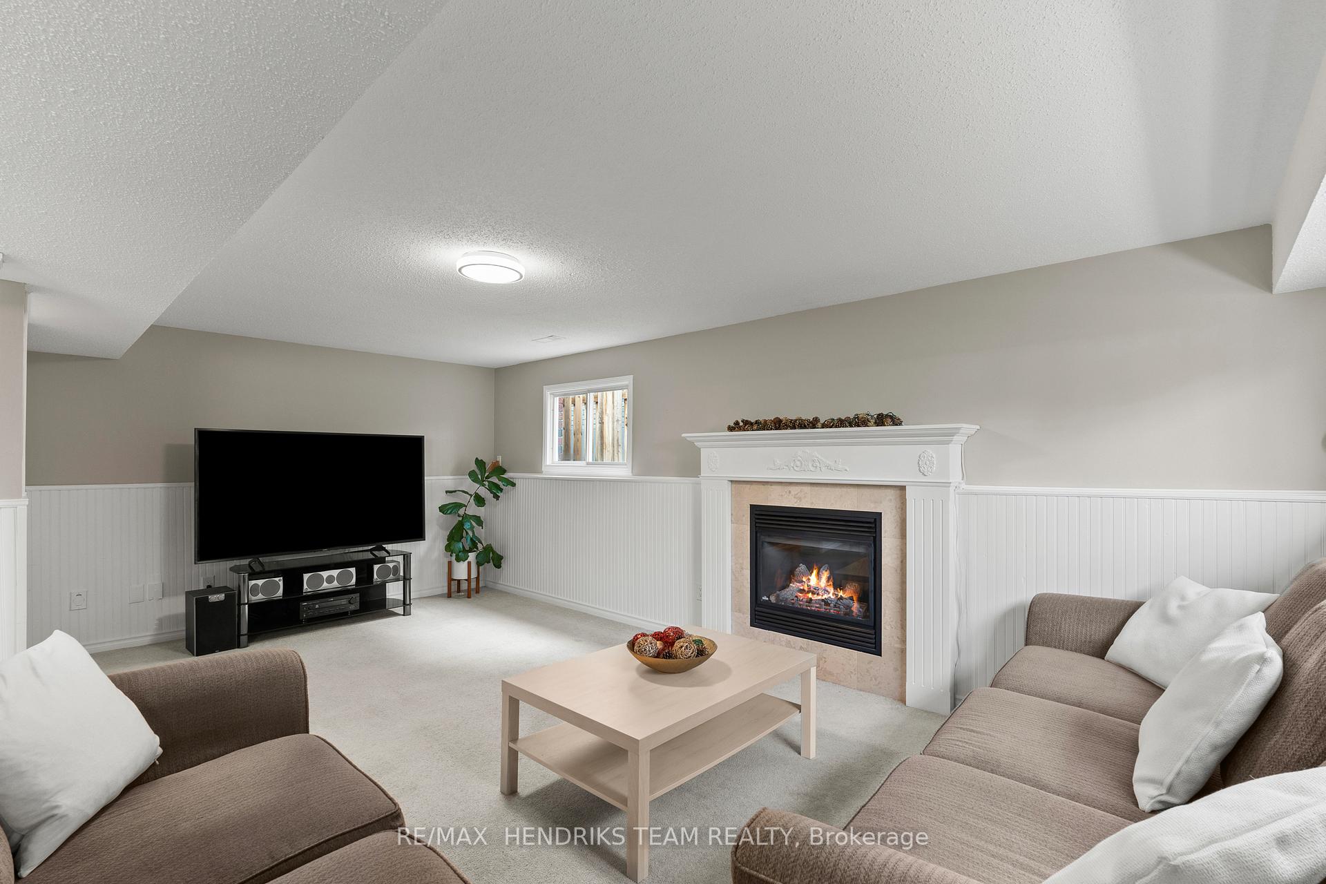 Photo 25 of 12 Stonebridge Gate, St. Catharines, Grapeview — HOMEH