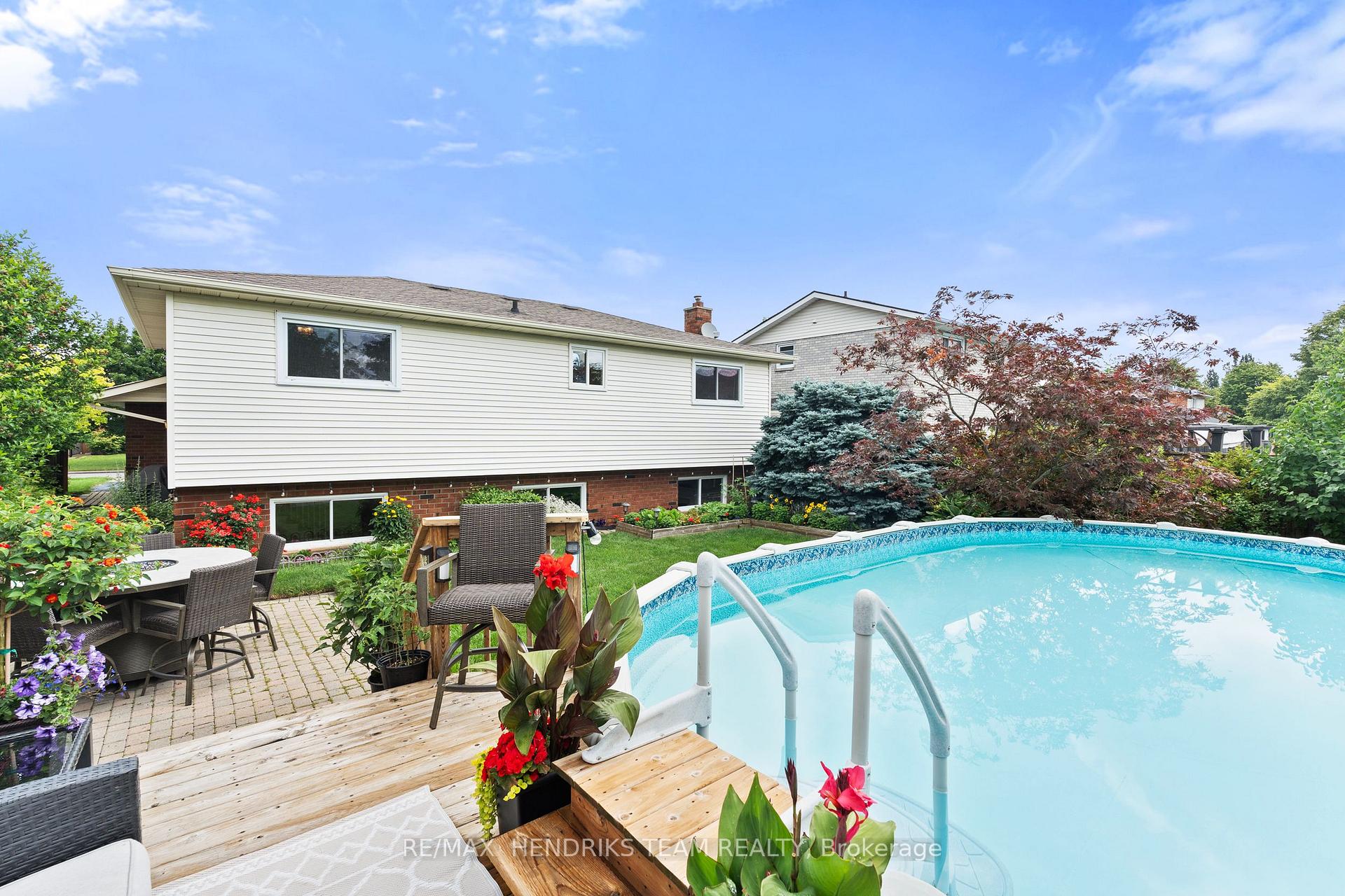 Photo 33 of 12 Stonebridge Gate, St. Catharines, Grapeview — HOMEH