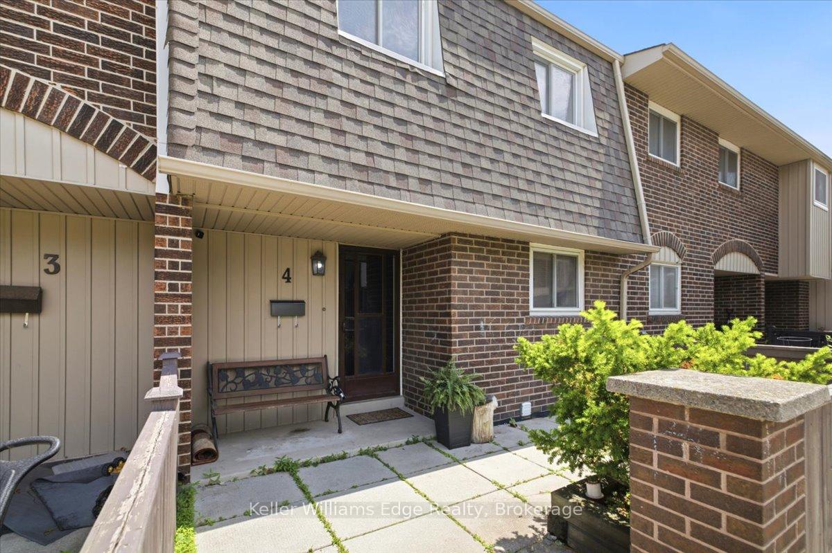 Photo 4 of Unit 4, 1294 Guelph Line, Burlington, Mountainside — HOMEH