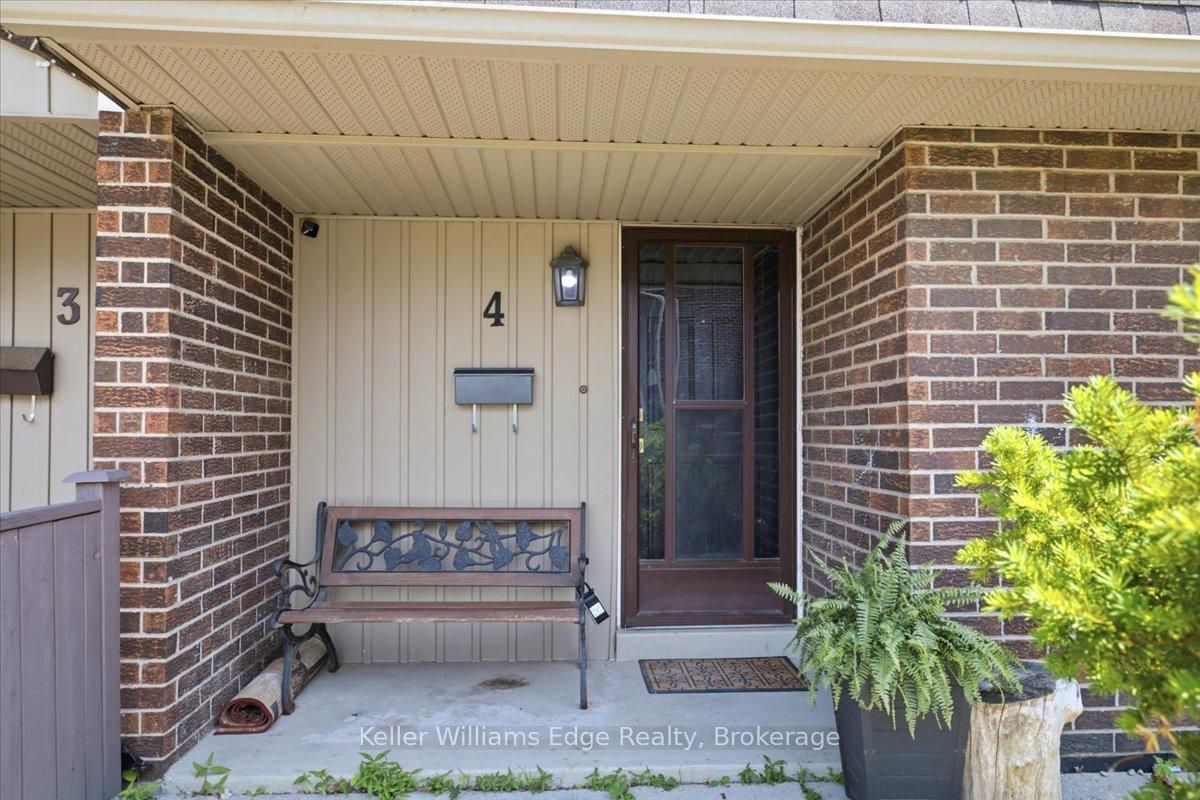 Photo 5 of Unit 4, 1294 Guelph Line, Burlington, Mountainside — HOMEH