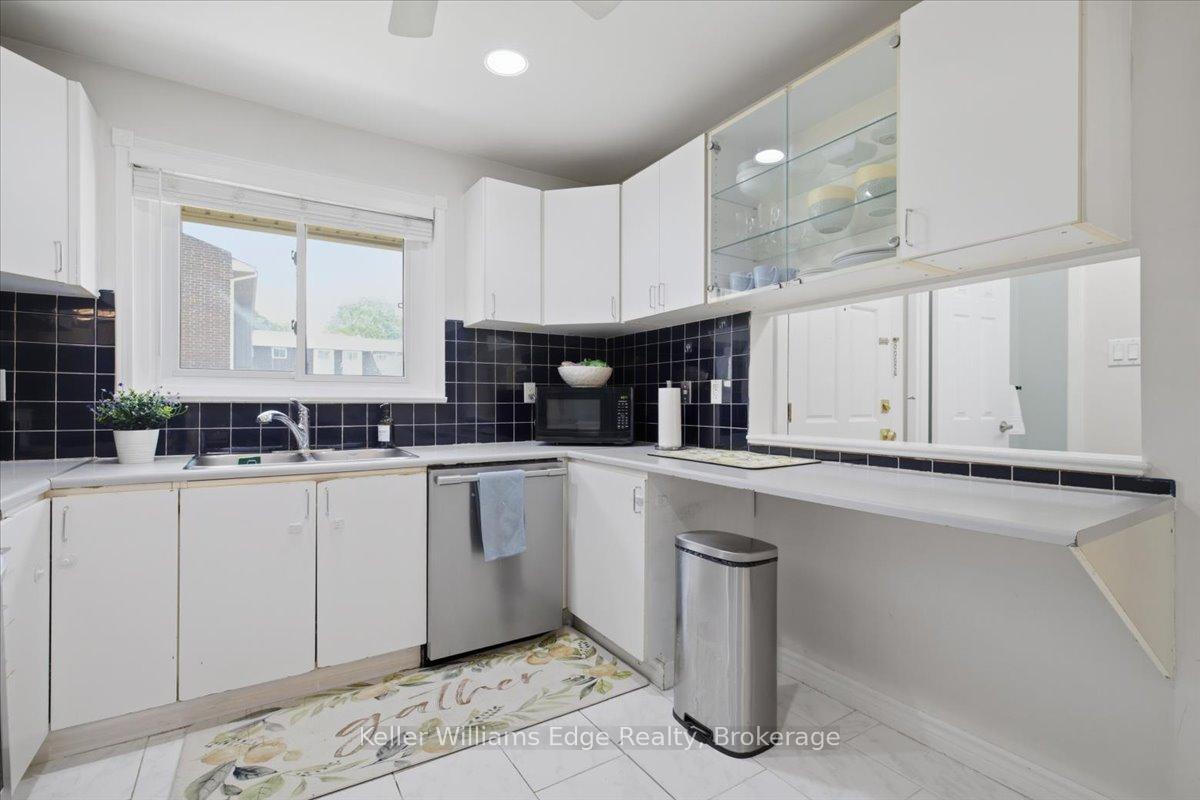 Photo 9 of Unit 4, 1294 Guelph Line, Burlington, Mountainside — HOMEH