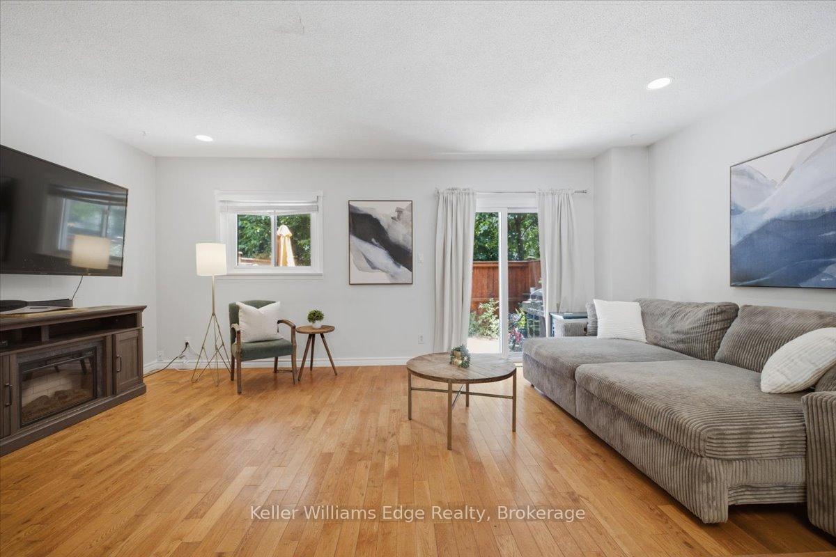 Photo 14 of Unit 4, 1294 Guelph Line, Burlington, Mountainside — HOMEH