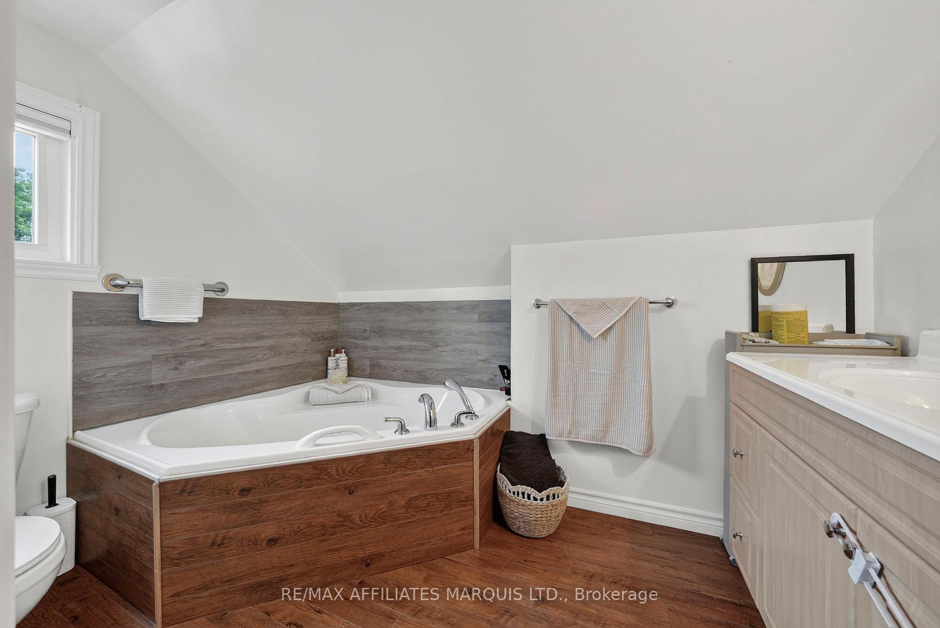 Photo 19 of 331 Sixth Street W, Cornwall, Cornwall — HOMEH