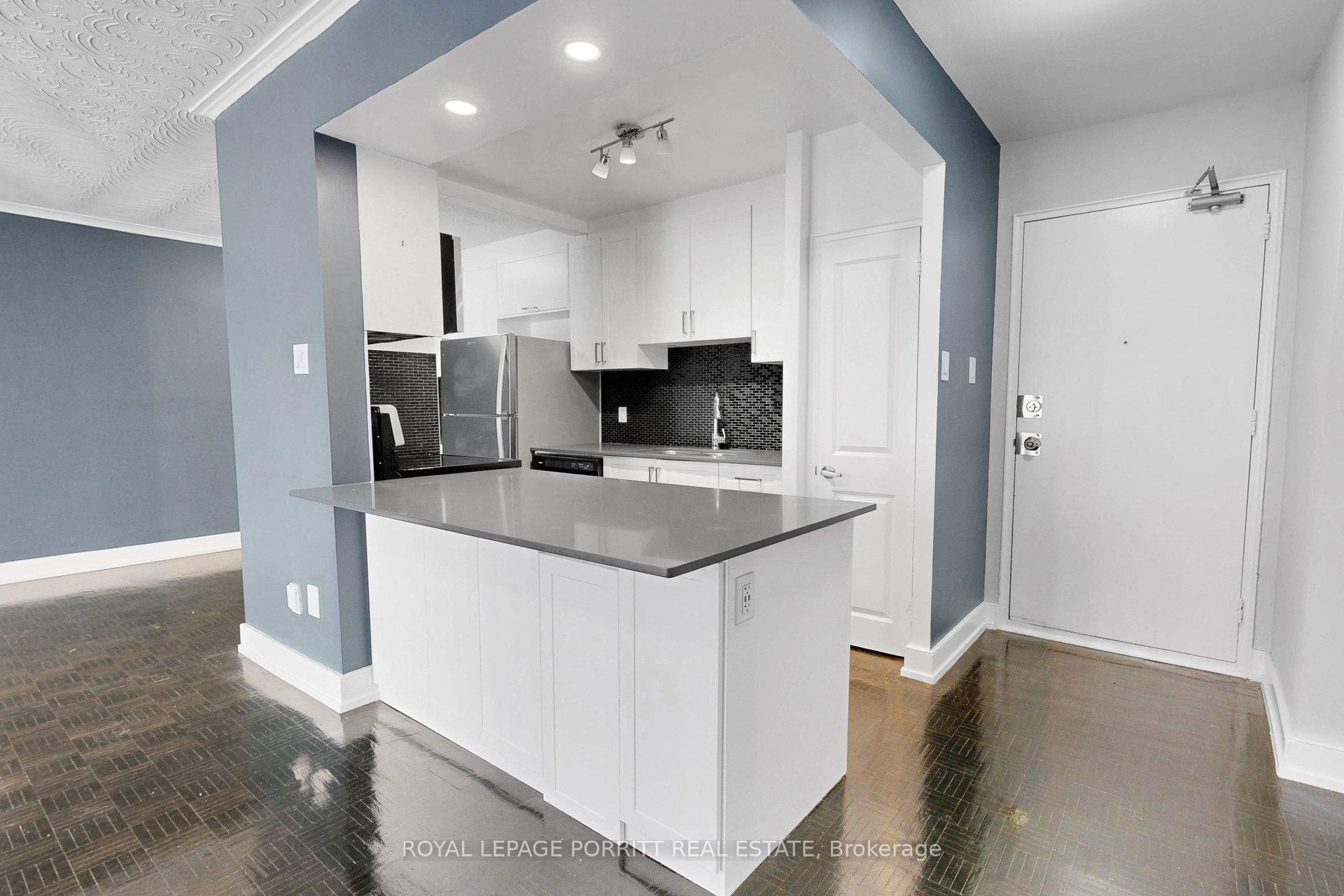 Photo 3 of Unit 8, 4 Superior Avenue, Etobicoke, Mimico — HOMEH