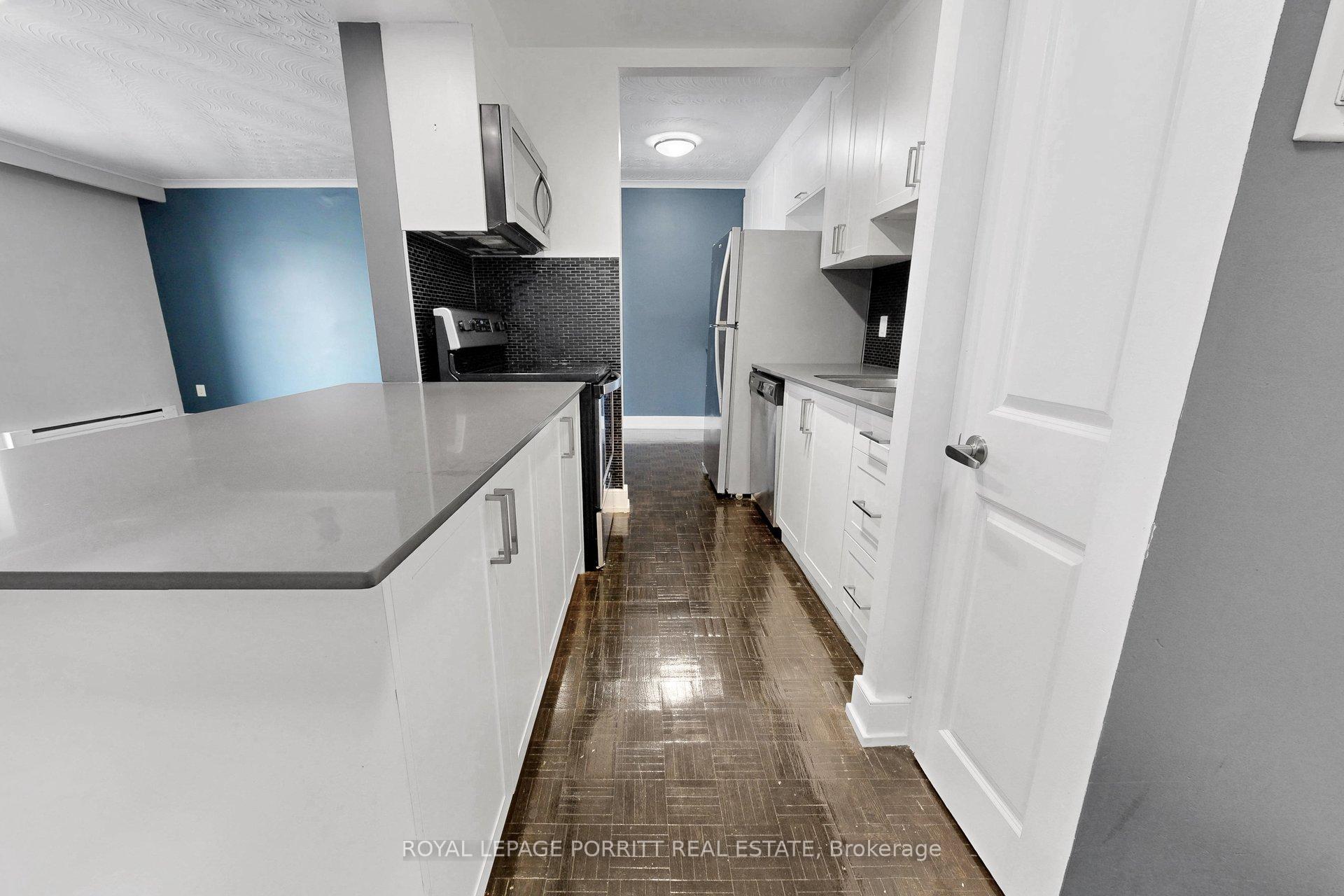 Photo 4 of Unit 8, 4 Superior Avenue, Etobicoke, Mimico — HOMEH