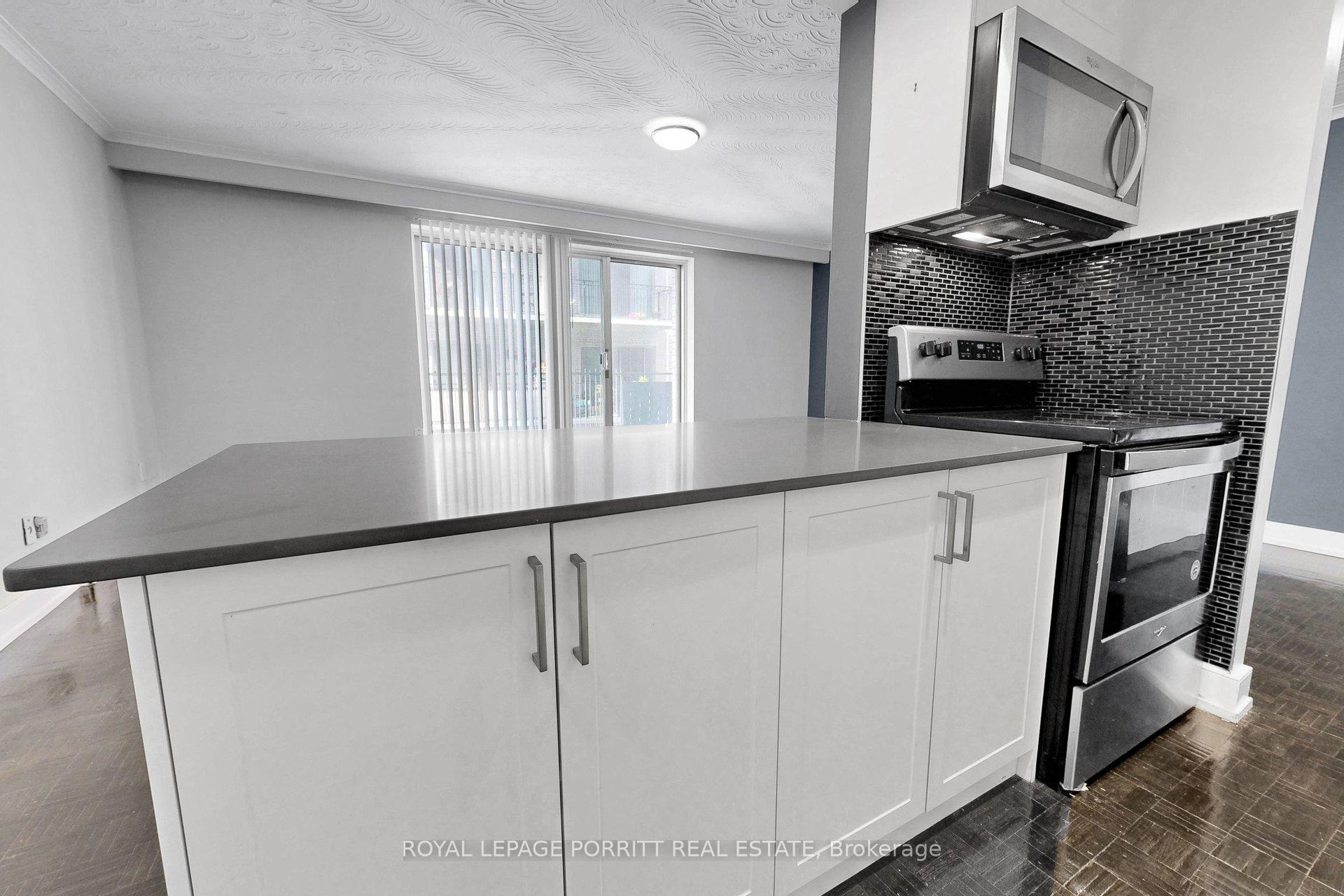 Photo 5 of Unit 8, 4 Superior Avenue, Etobicoke, Mimico — HOMEH