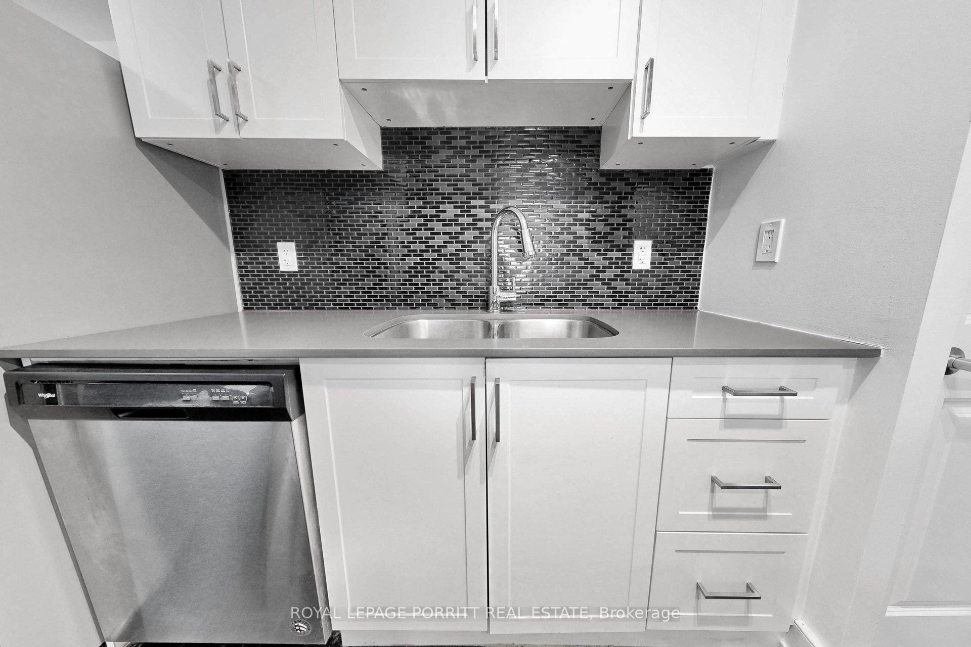 Photo 6 of Unit 8, 4 Superior Avenue, Etobicoke, Mimico — HOMEH