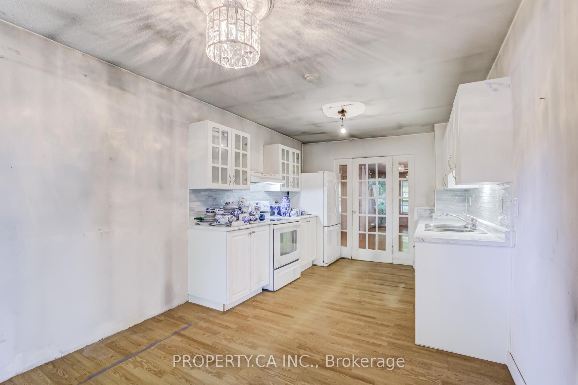 Photo 10 of 597 Rhodes Avenue, Toronto, Greenwood-Coxwell — HOMEH