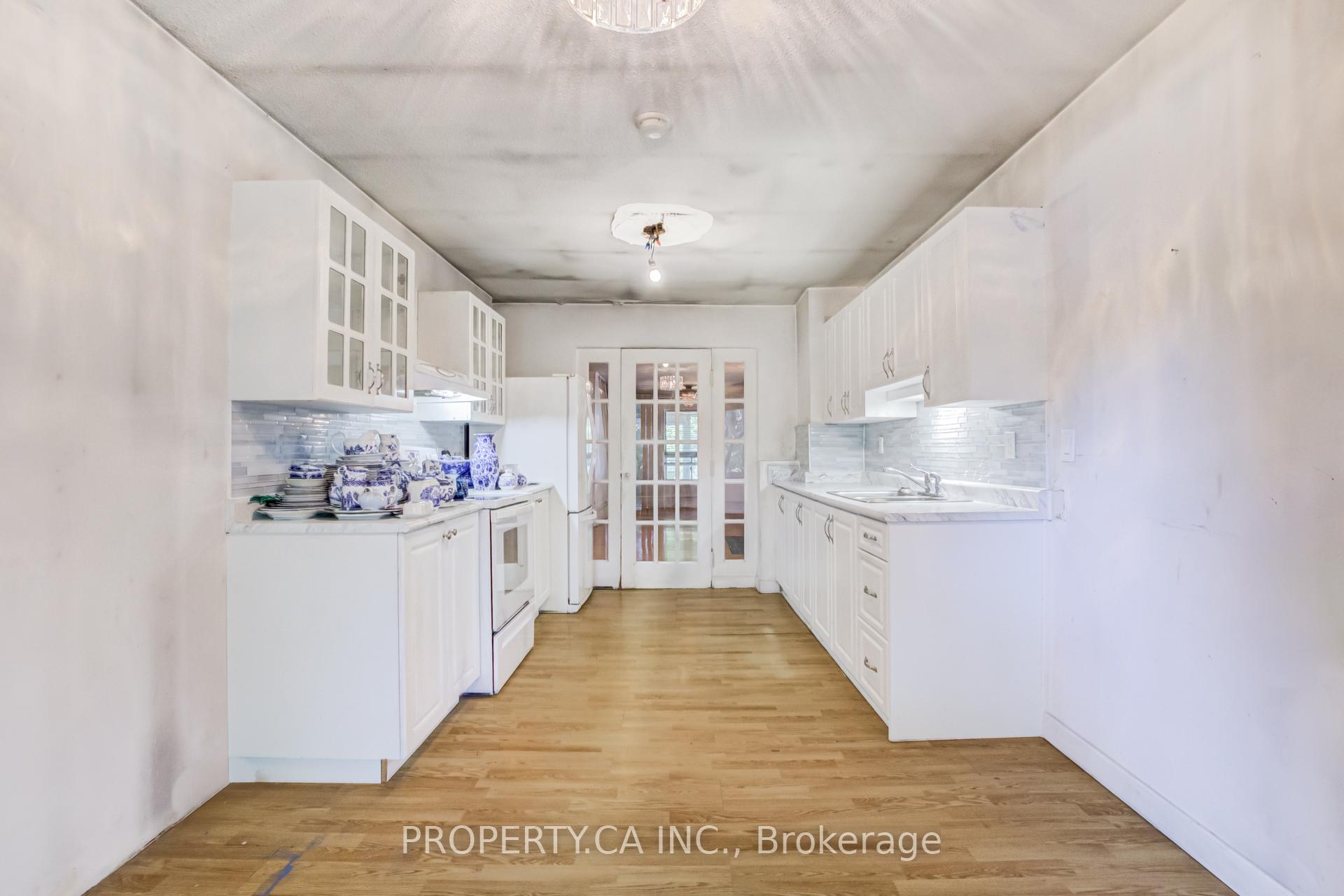 Photo 11 of 597 Rhodes Avenue, Toronto, Greenwood-Coxwell — HOMEH