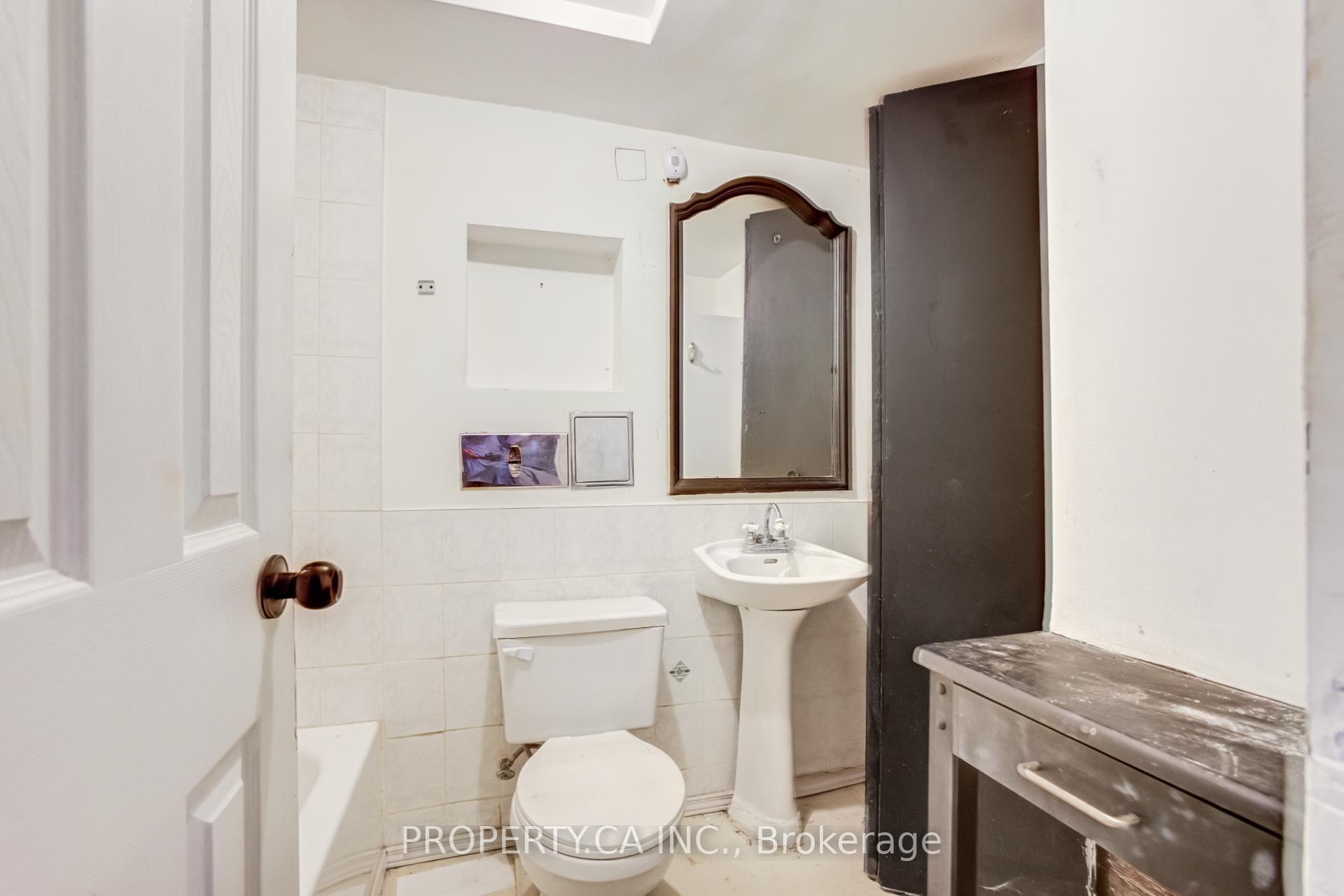 Photo 33 of 597 Rhodes Avenue, Toronto, Greenwood-Coxwell — HOMEH