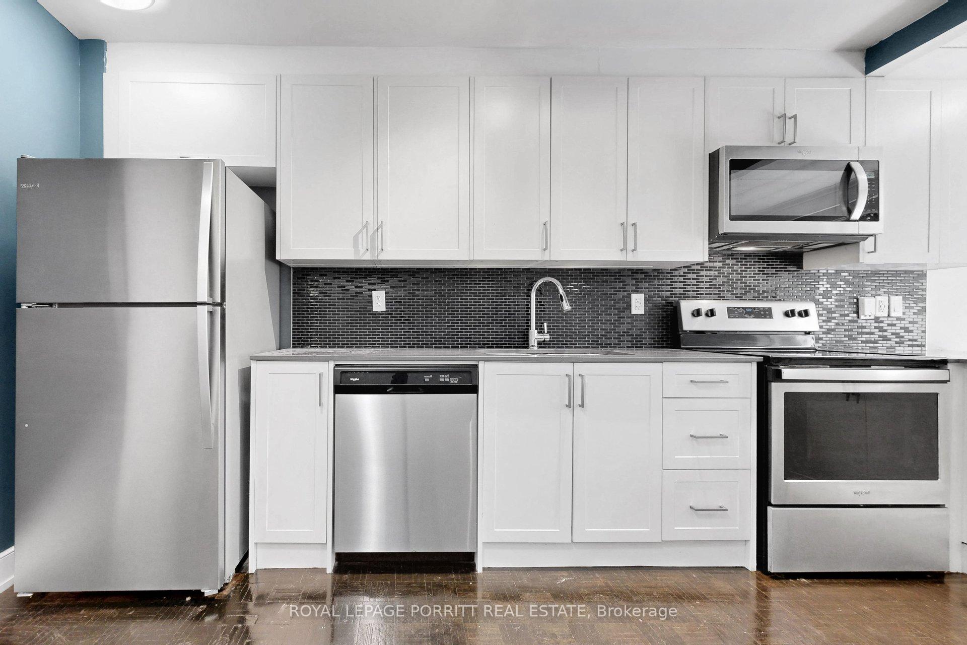 Photo 5 of Unit 30, 4 Superior Avenue, Etobicoke, Mimico — HOMEH