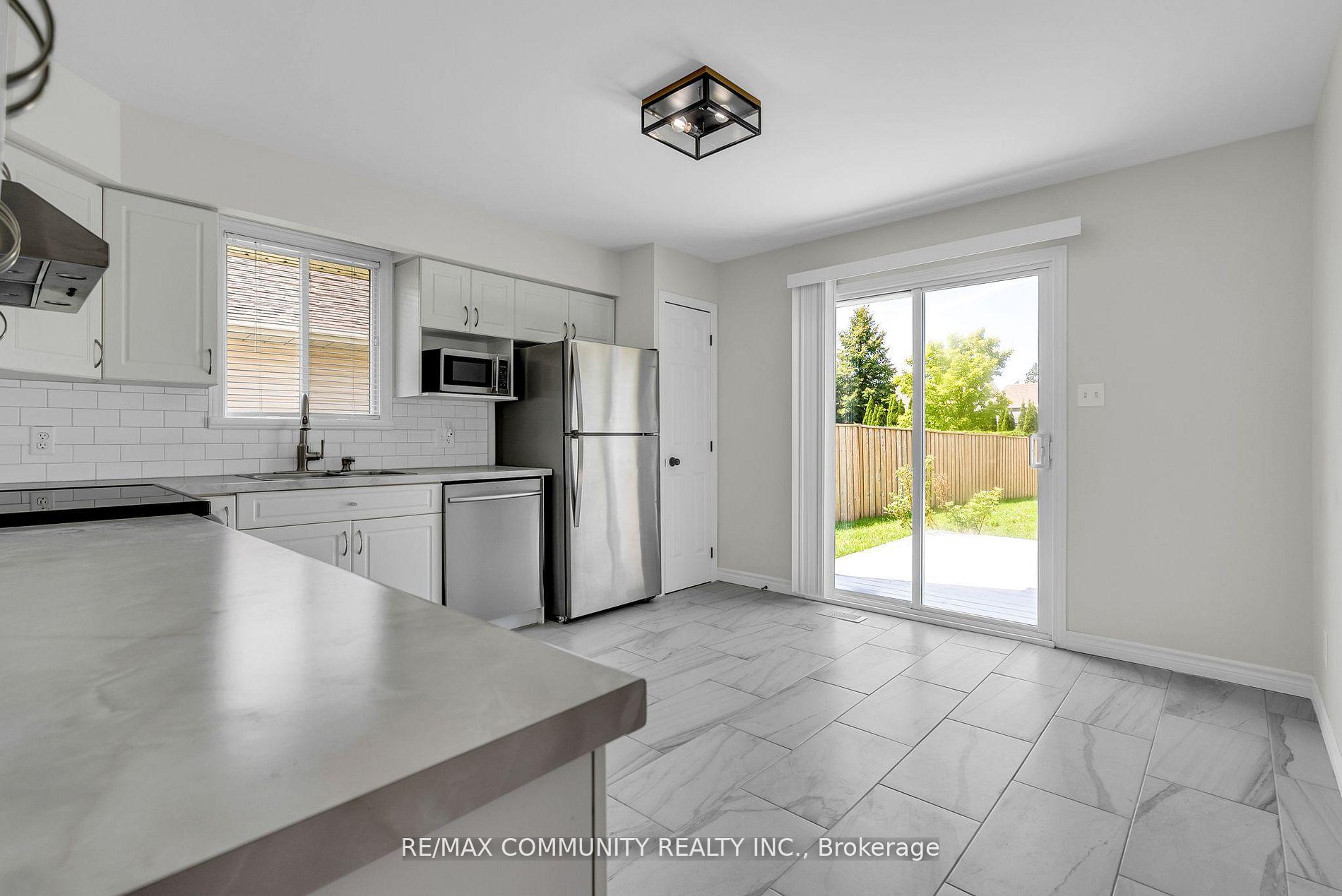 Photo 5 of 276 Northwoods Crescent, Cornwall, Cornwall — HOMEH