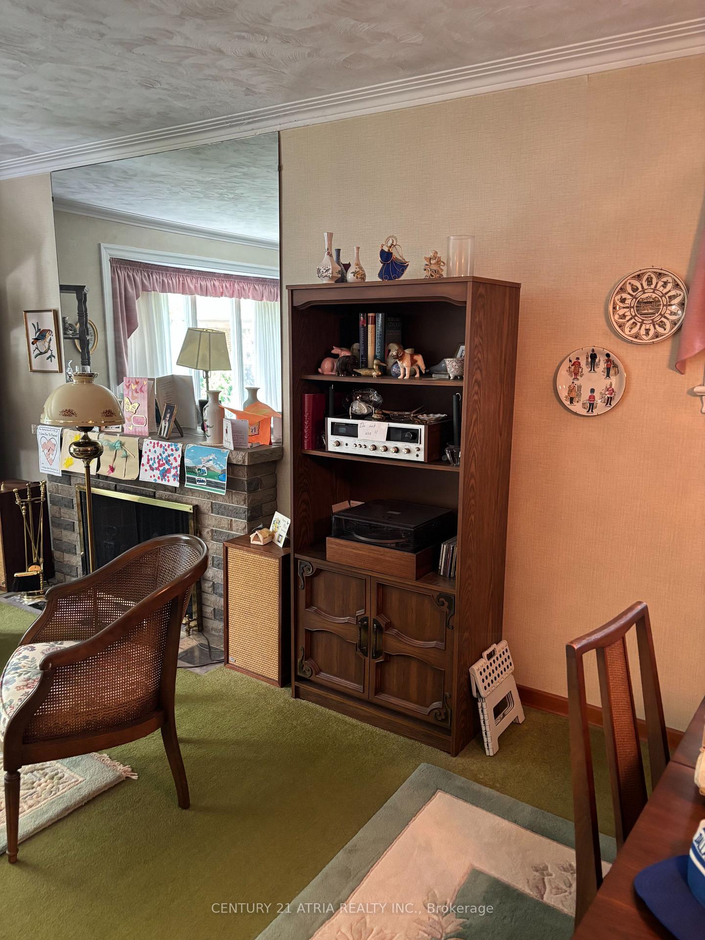 Photo 10 of 4 Winesap Place, Etobicoke, Princess-Rosethorn — HOMEH