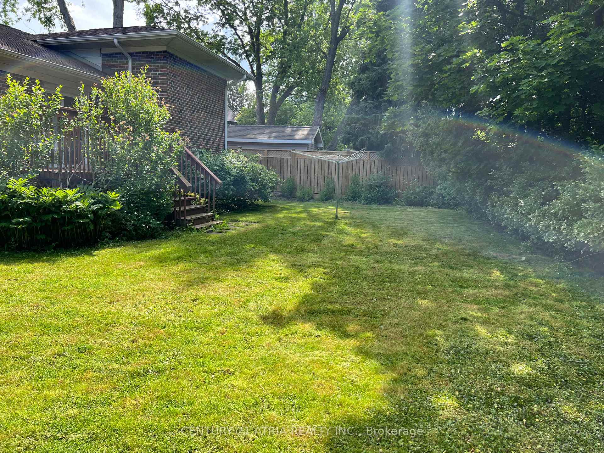 Photo 33 of 4 Winesap Place, Etobicoke, Princess-Rosethorn — HOMEH