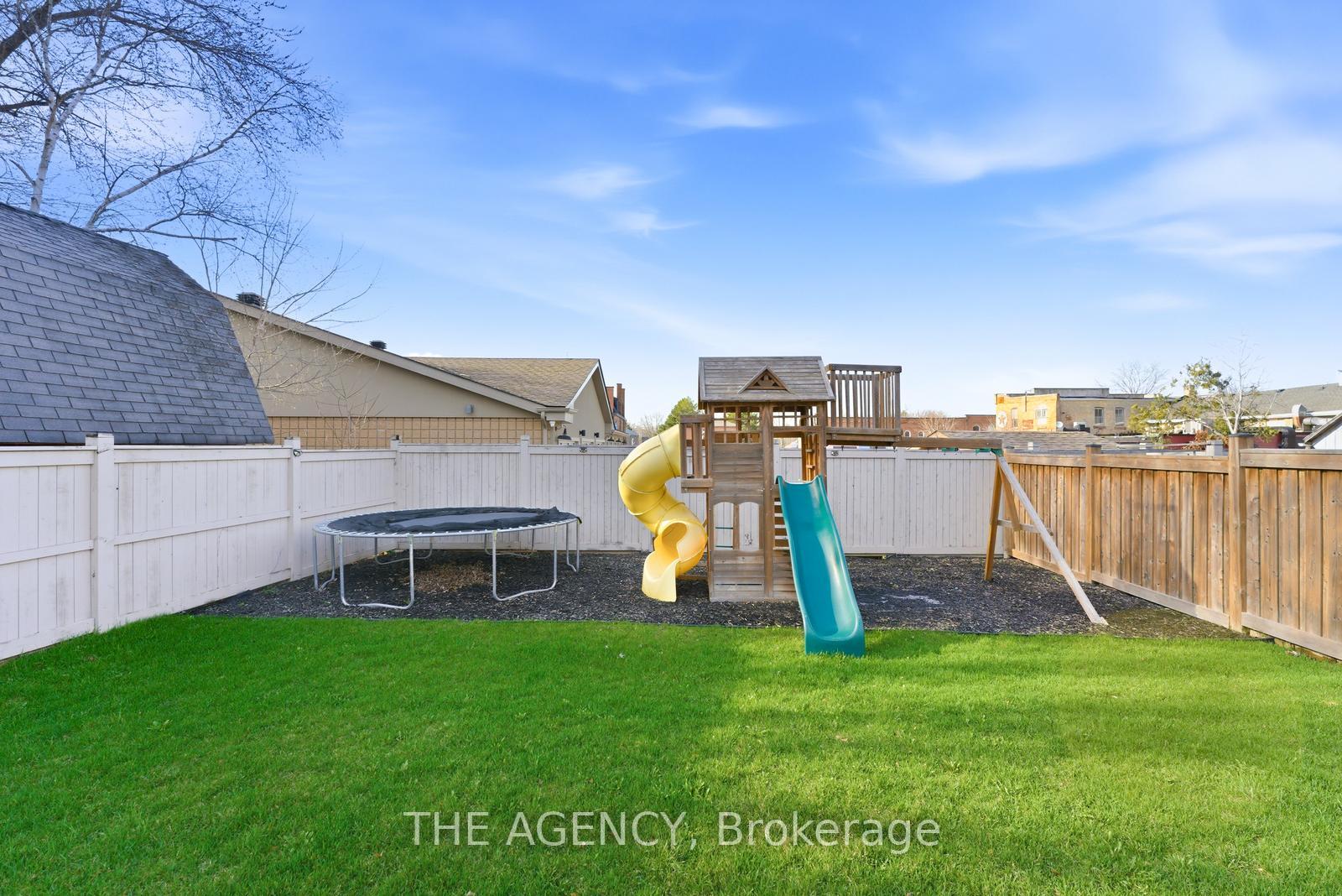 Photo 37 of 10 Maple Avenue W, New Tecumseth, Beeton — HOMEH