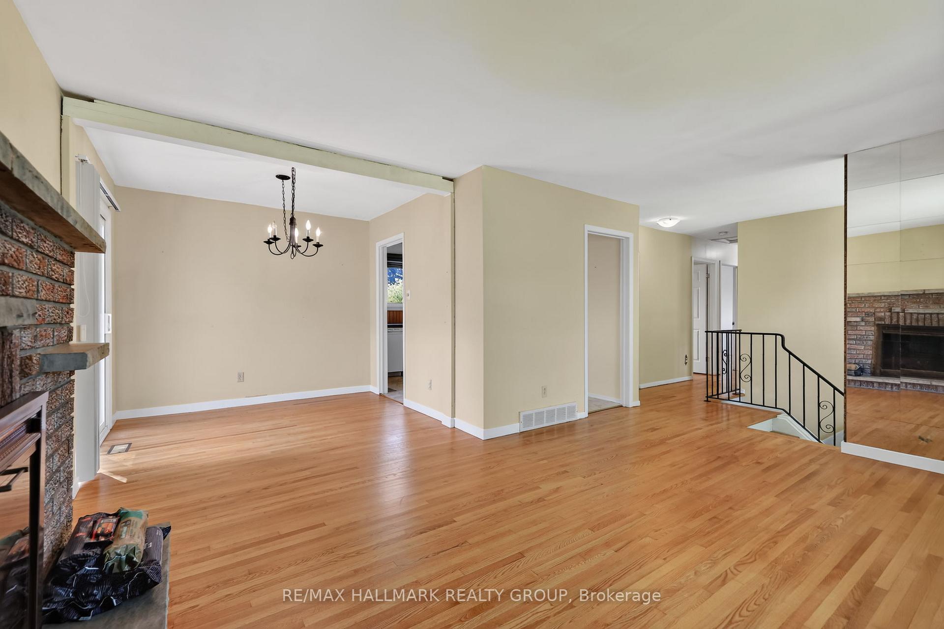 Photo 8 of 738 Stiles Crescent, Ottawa, Beacon Hill North — HOMEH