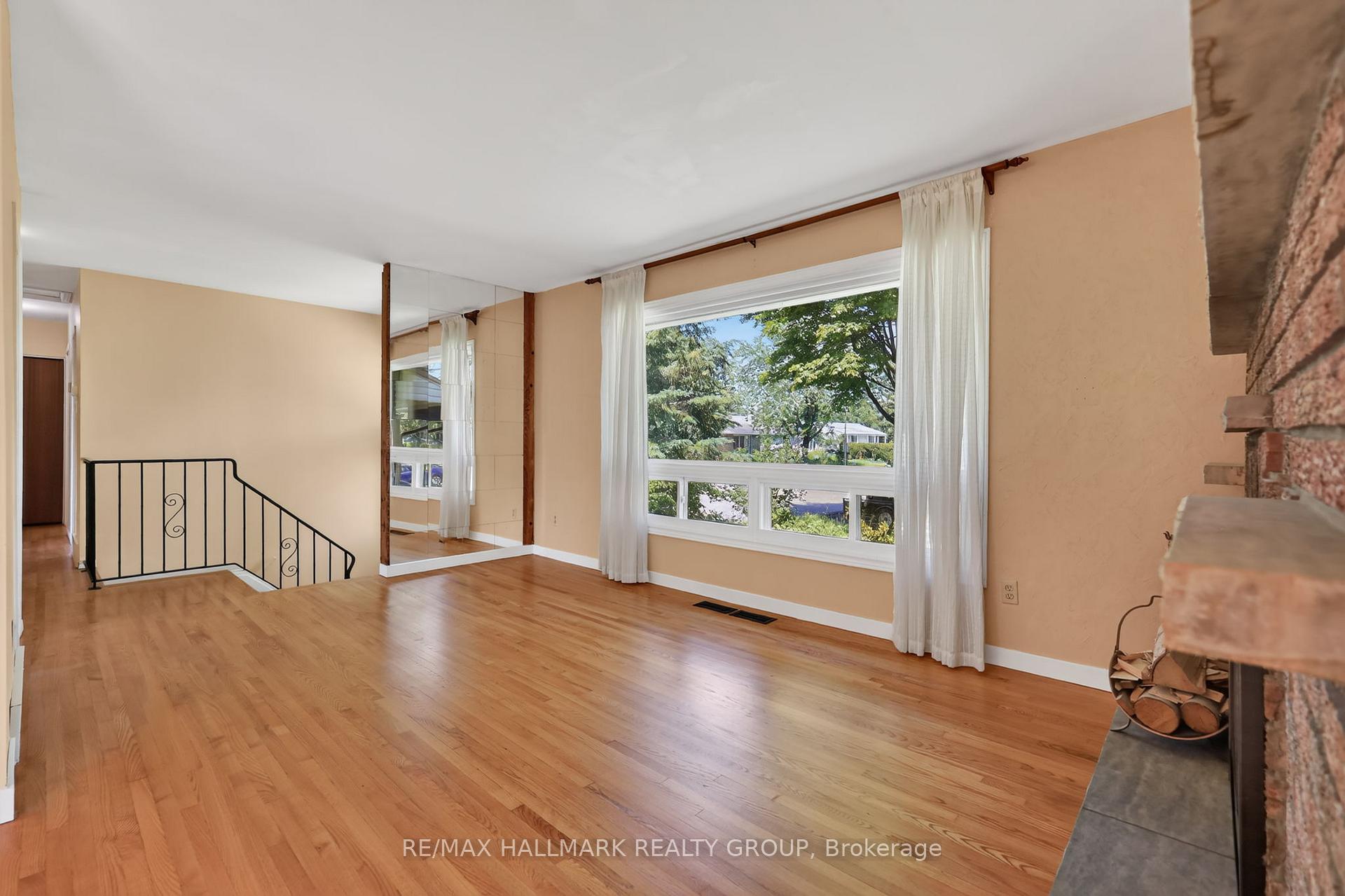 Photo 9 of 738 Stiles Crescent, Ottawa, Beacon Hill North — HOMEH
