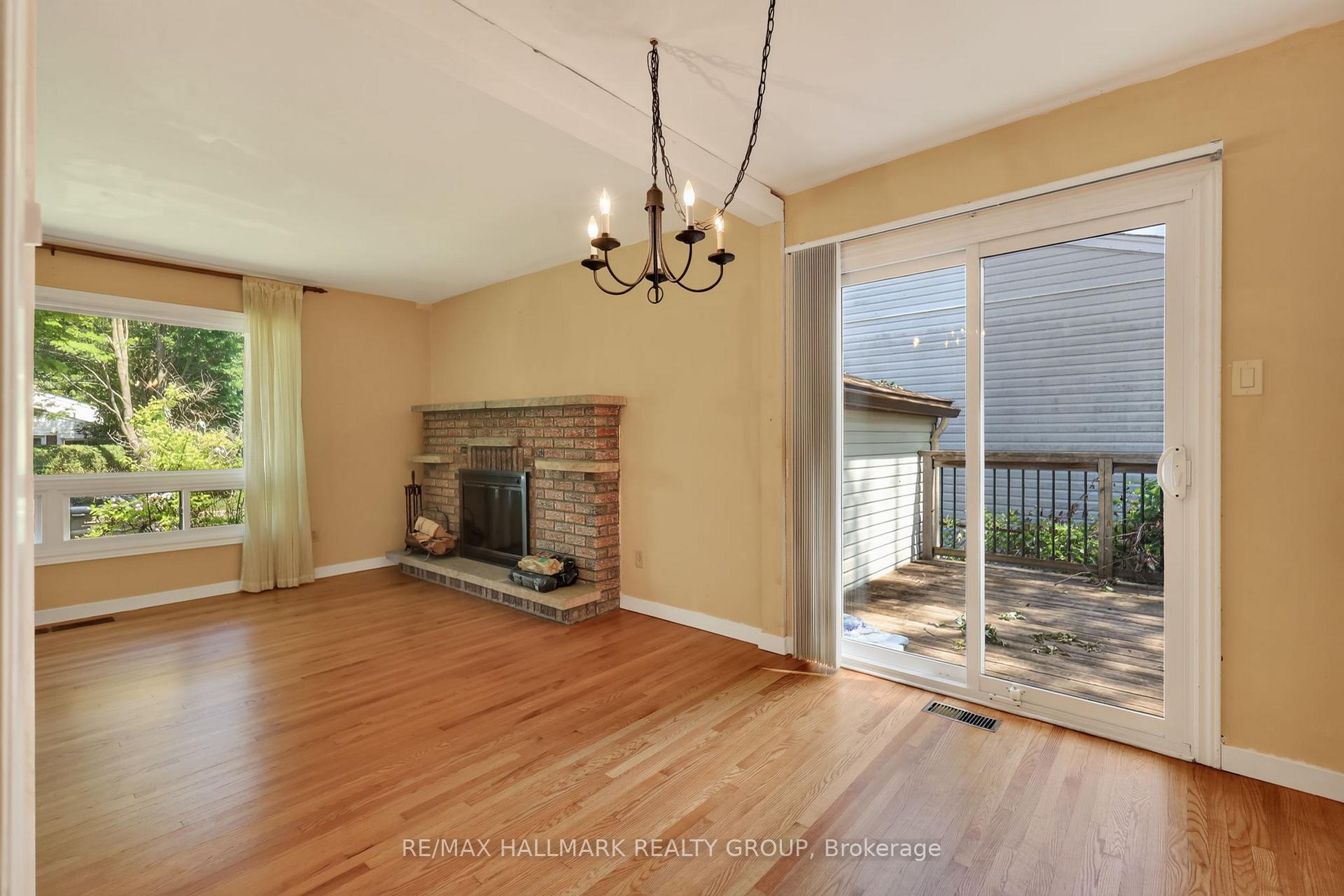 Photo 12 of 738 Stiles Crescent, Ottawa, Beacon Hill North — HOMEH