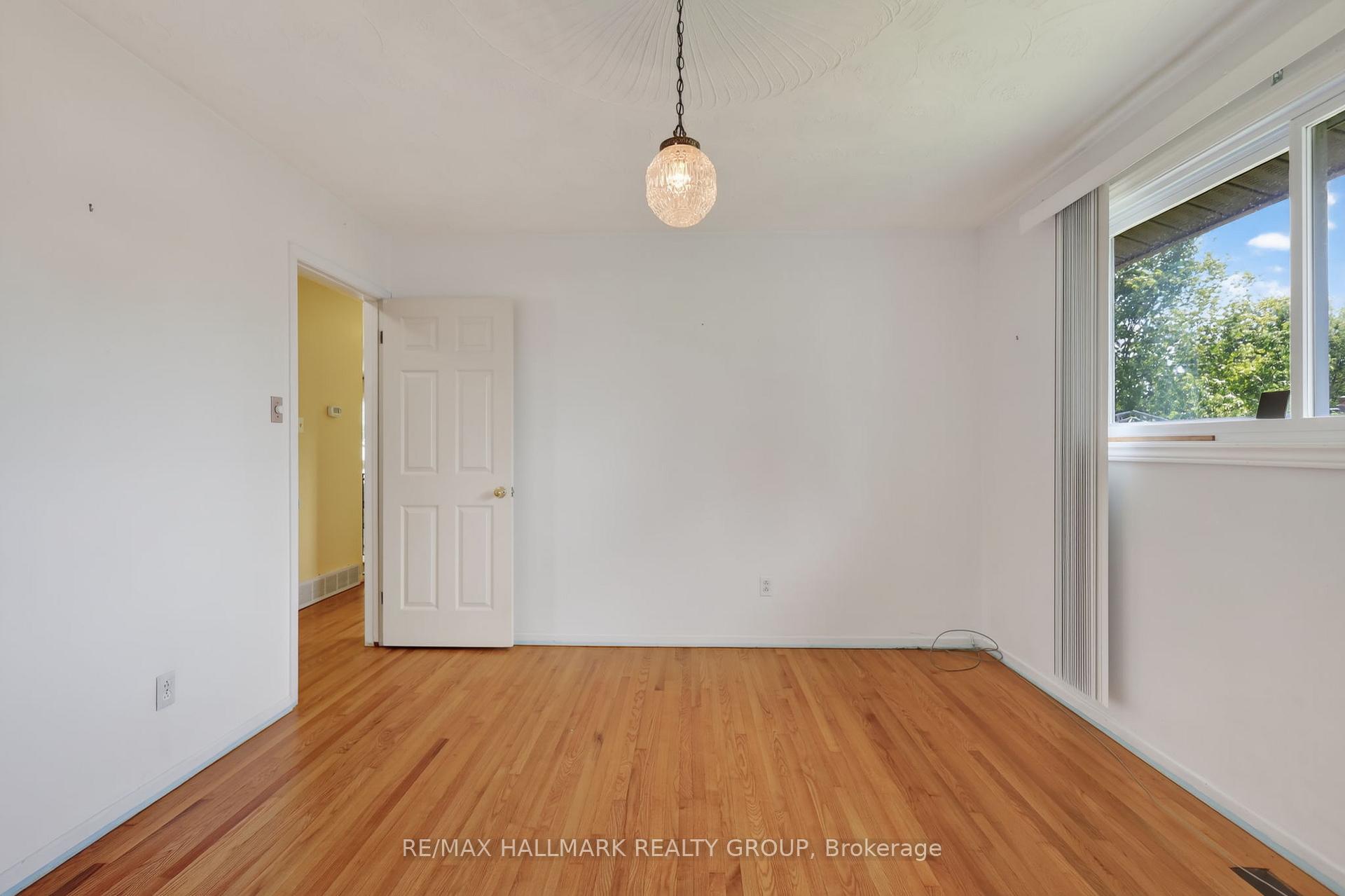 Photo 25 of 738 Stiles Crescent, Ottawa, Beacon Hill North — HOMEH