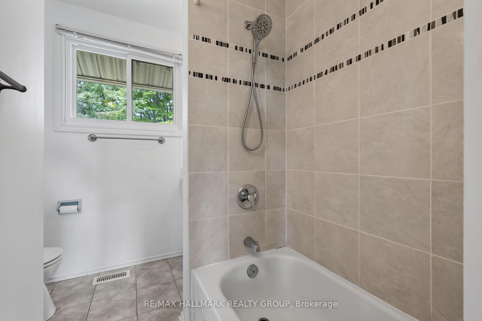 Photo 33 of 738 Stiles Crescent, Ottawa, Beacon Hill North — HOMEH