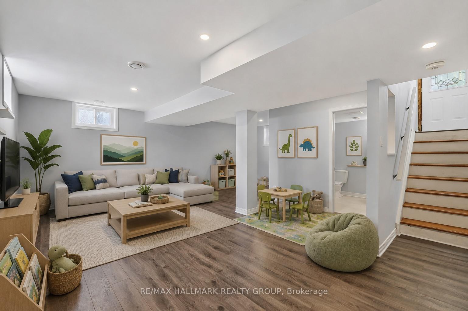 Photo 34 of 738 Stiles Crescent, Ottawa, Beacon Hill North — HOMEH