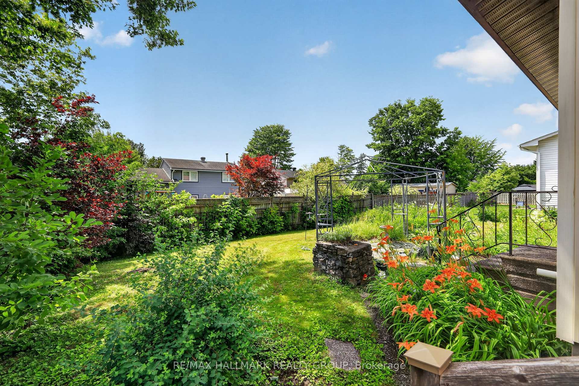Photo 43 of 738 Stiles Crescent, Ottawa, Beacon Hill North — HOMEH