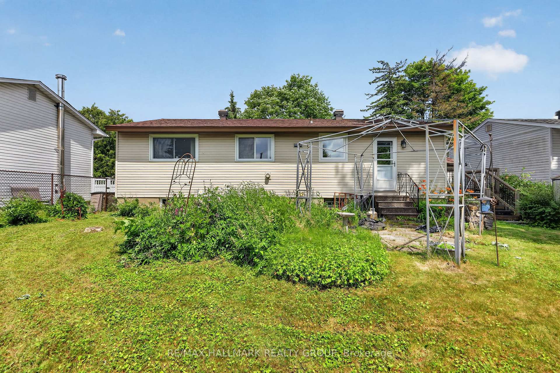 Photo 44 of 738 Stiles Crescent, Ottawa, Beacon Hill North — HOMEH