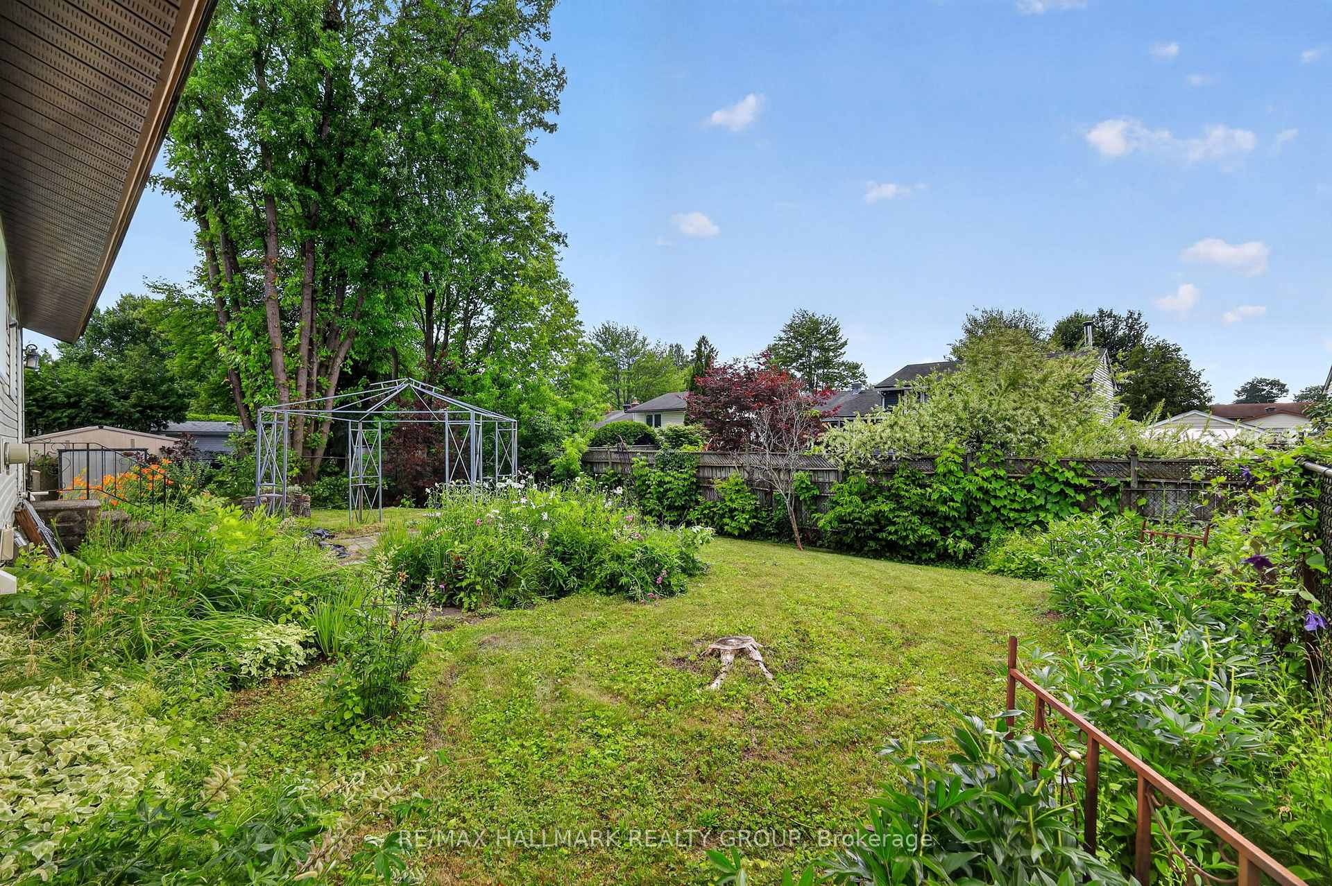 Photo 46 of 738 Stiles Crescent, Ottawa, Beacon Hill North — HOMEH