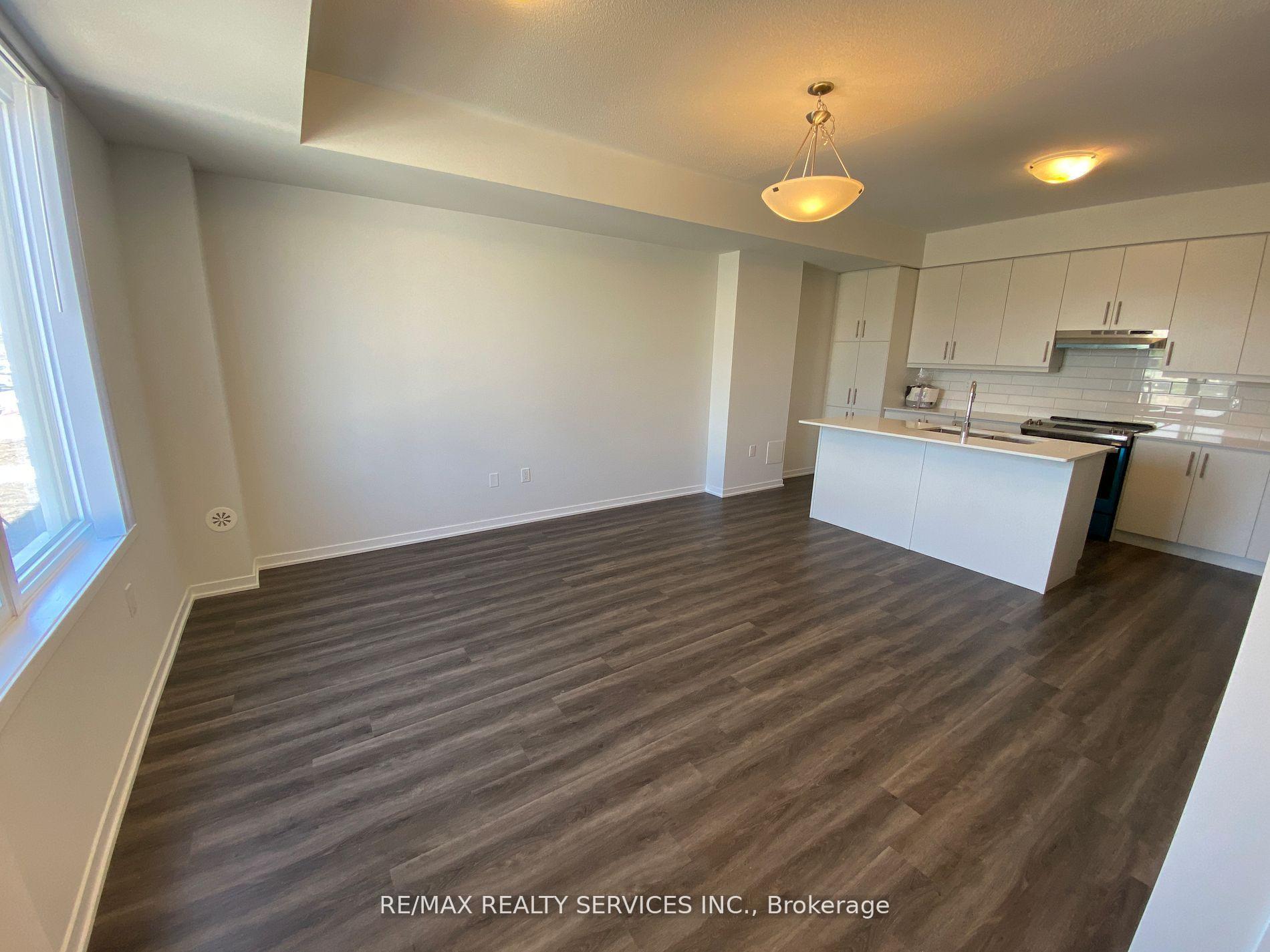 Photo 3 of Unit 372, 80 Honeycrisp Crescent, Vaughan, Vaughan Corporate Centre — HOMEH