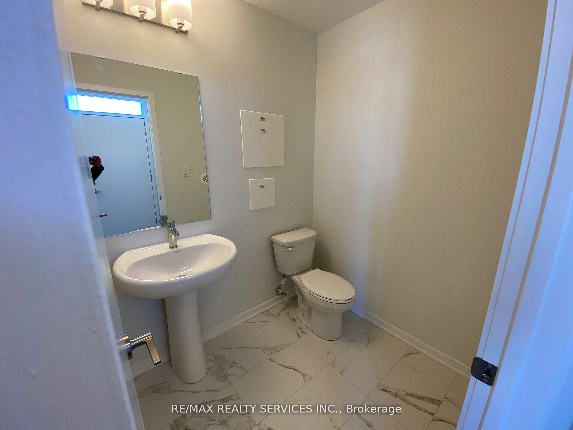 Photo 4 of Unit 372, 80 Honeycrisp Crescent, Vaughan, Vaughan Corporate Centre — HOMEH