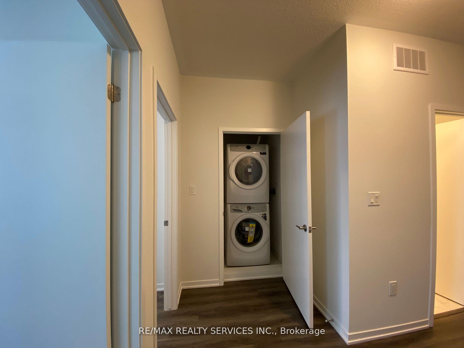 Photo 5 of Unit 372, 80 Honeycrisp Crescent, Vaughan, Vaughan Corporate Centre — HOMEH