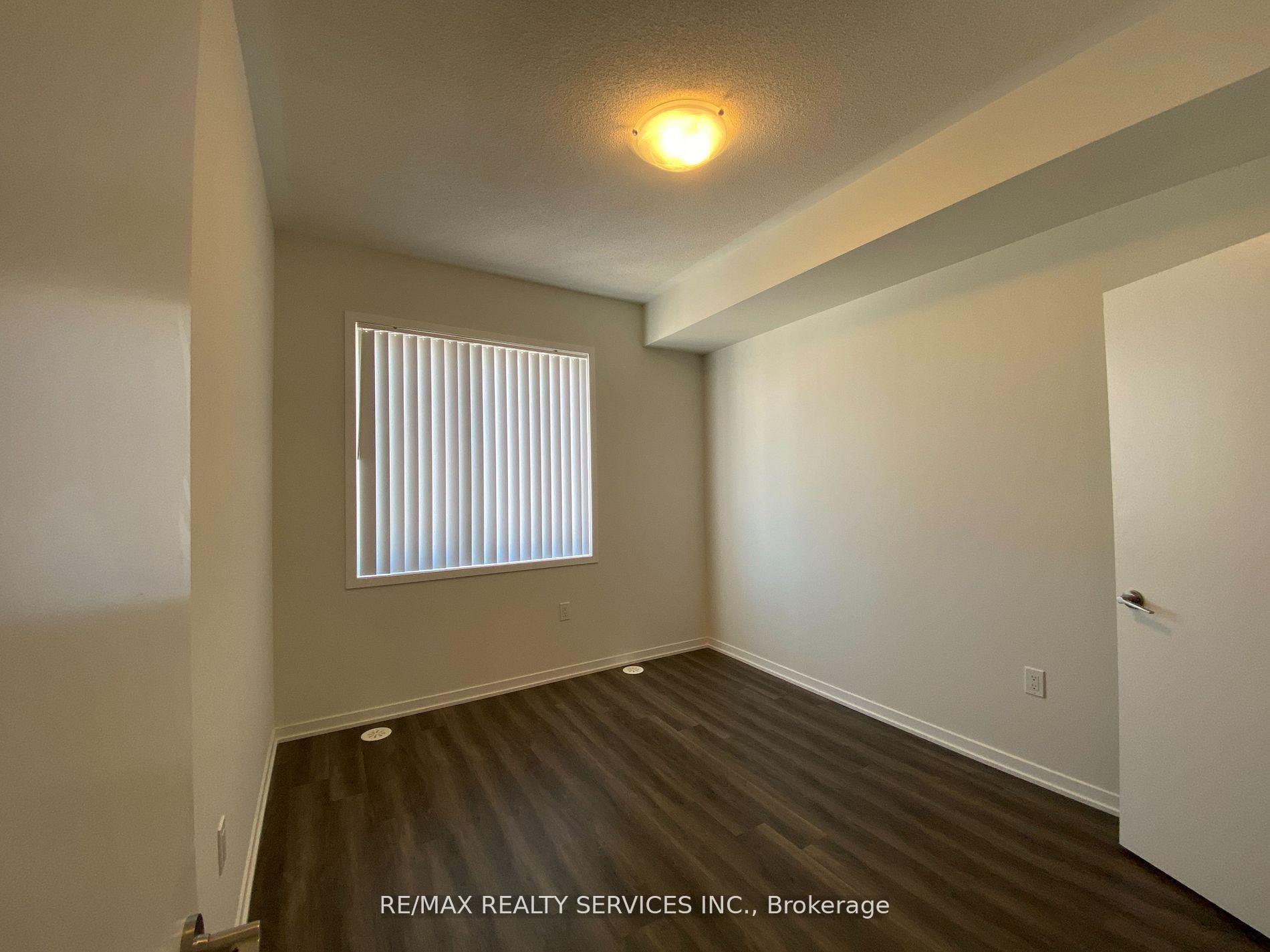 Photo 6 of Unit 372, 80 Honeycrisp Crescent, Vaughan, Vaughan Corporate Centre — HOMEH