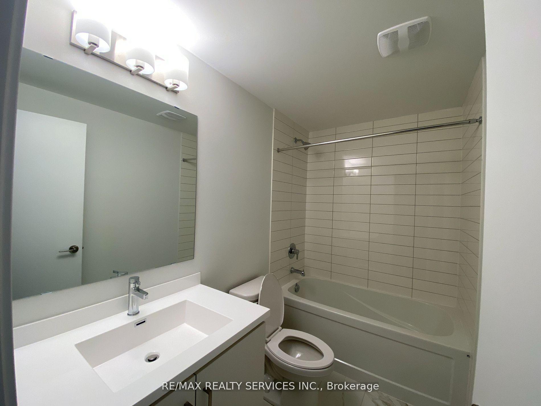 Photo 8 of Unit 372, 80 Honeycrisp Crescent, Vaughan, Vaughan Corporate Centre — HOMEH