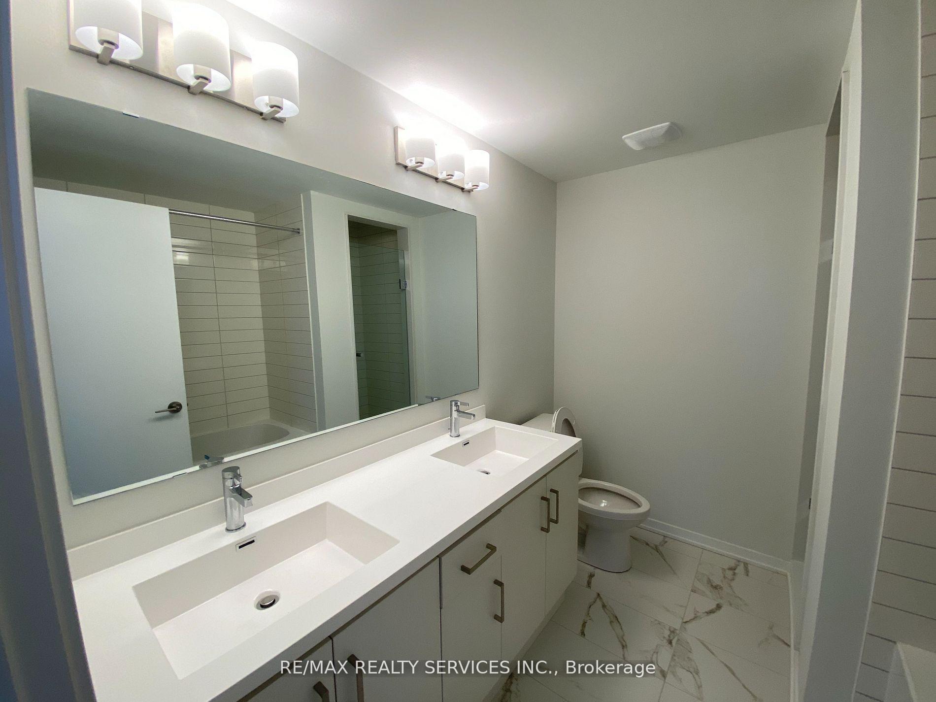Photo 9 of Unit 372, 80 Honeycrisp Crescent, Vaughan, Vaughan Corporate Centre — HOMEH