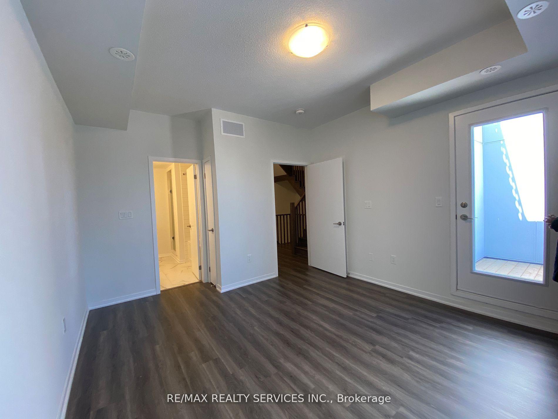 Photo 11 of Unit 372, 80 Honeycrisp Crescent, Vaughan, Vaughan Corporate Centre — HOMEH