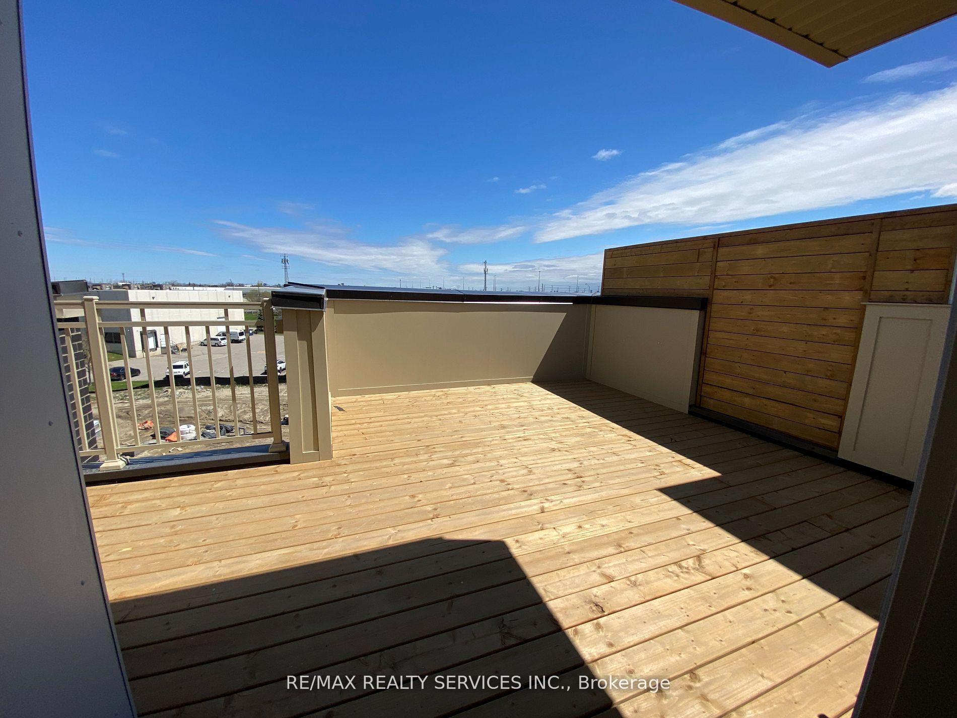 Photo 13 of Unit 372, 80 Honeycrisp Crescent, Vaughan, Vaughan Corporate Centre — HOMEH