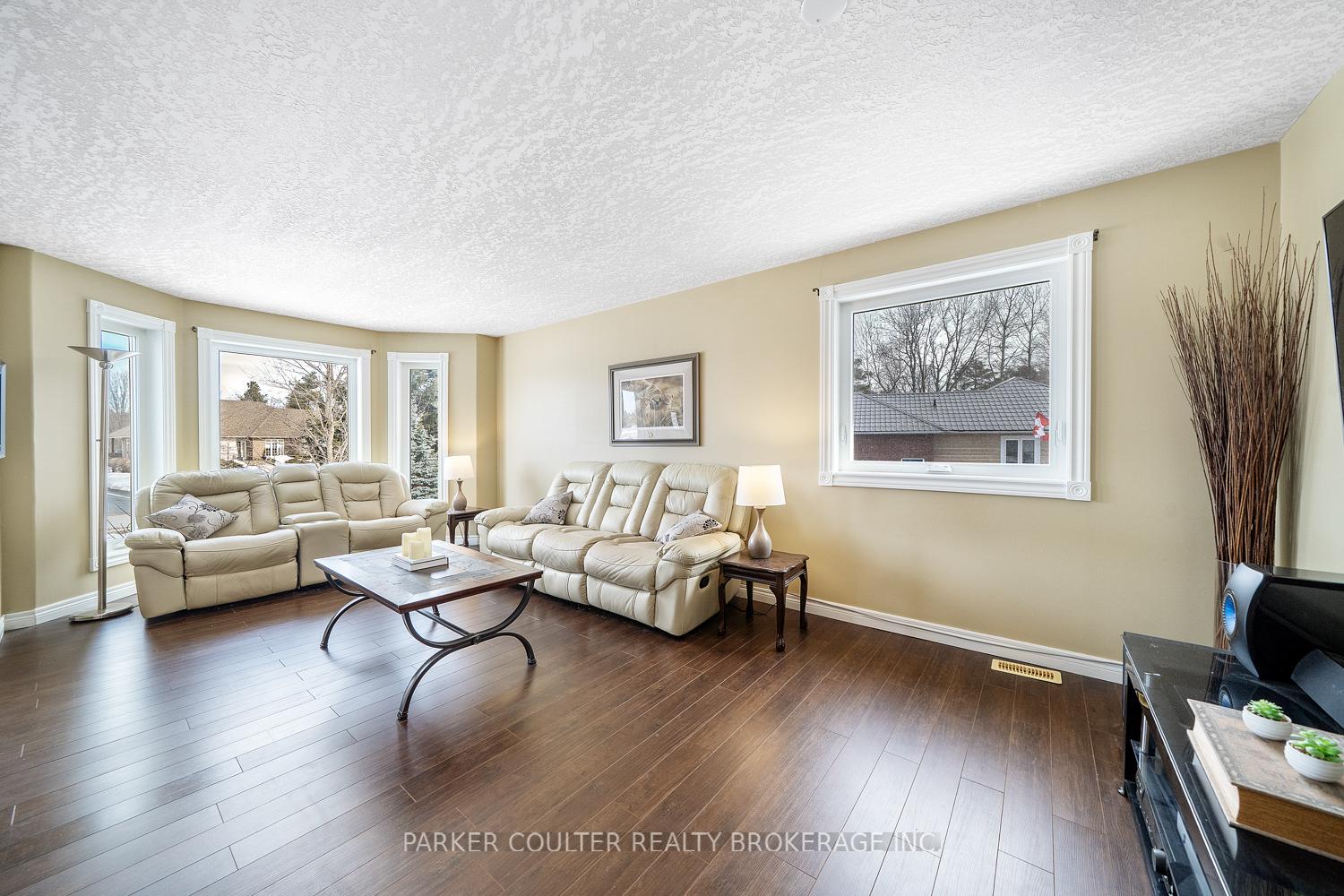 Photo 5 of 24 Parr Boulevard, Springwater, Rural Springwater — HOMEH