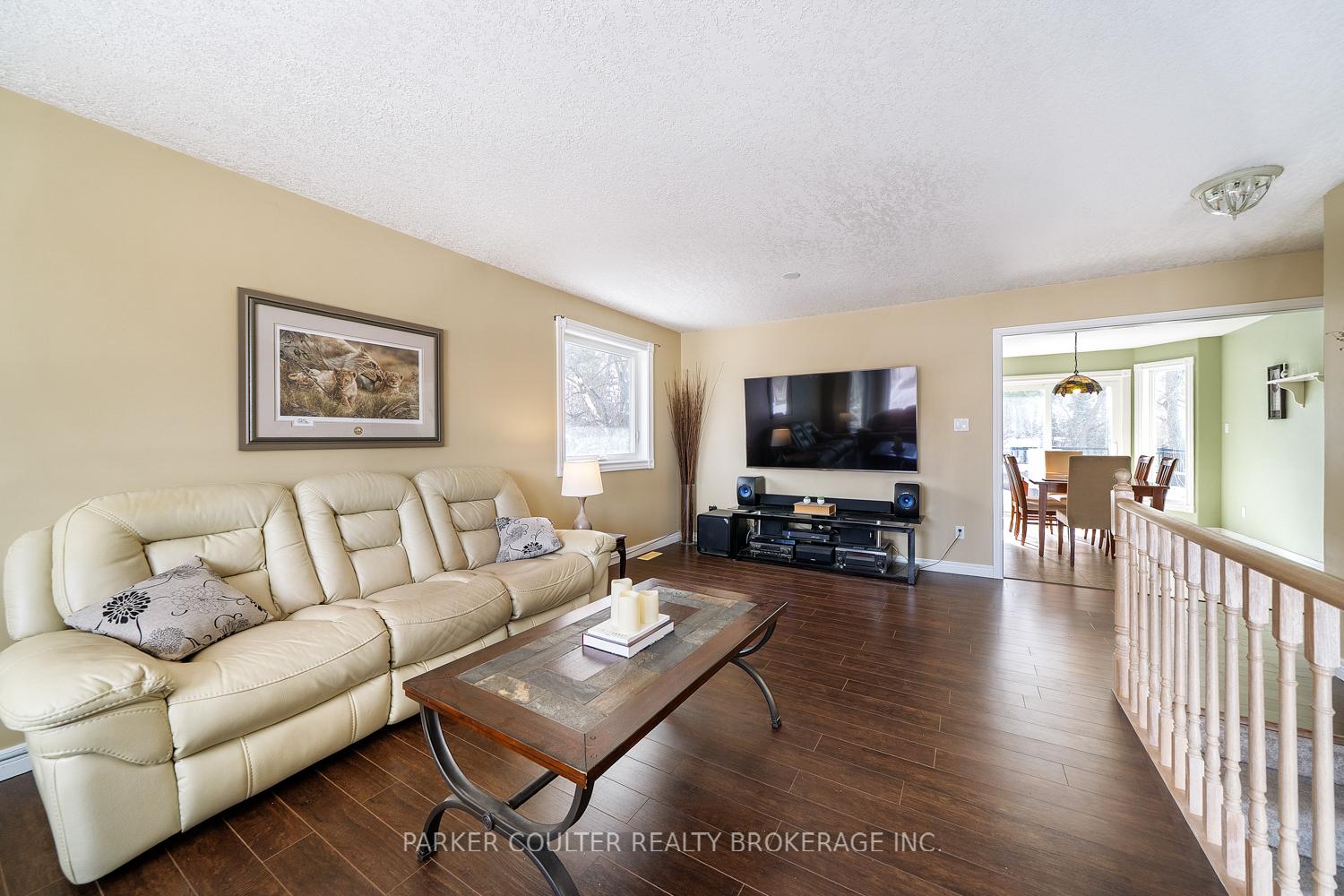 Photo 8 of 24 Parr Boulevard, Springwater, Rural Springwater — HOMEH
